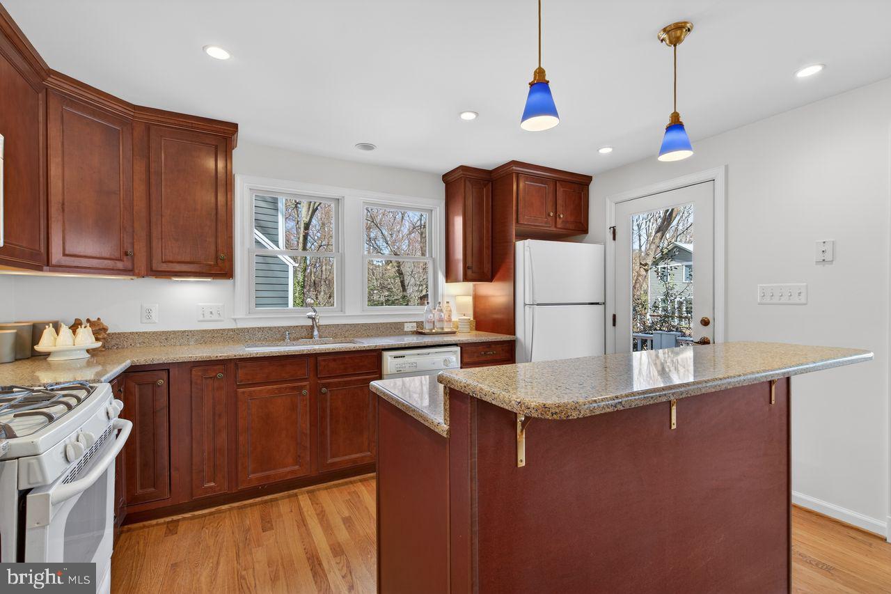 MADISON MANOR - Residential