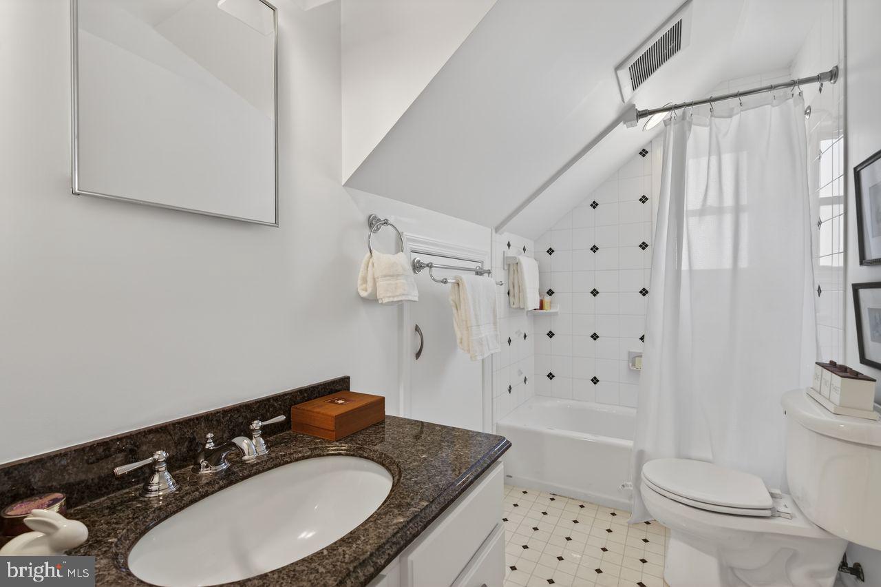 MADISON MANOR - Residential