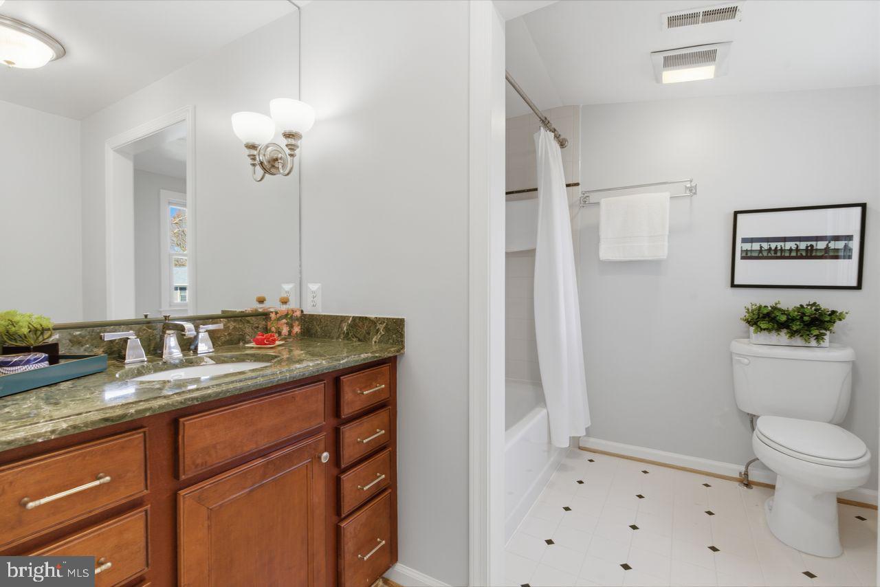 MADISON MANOR - Residential