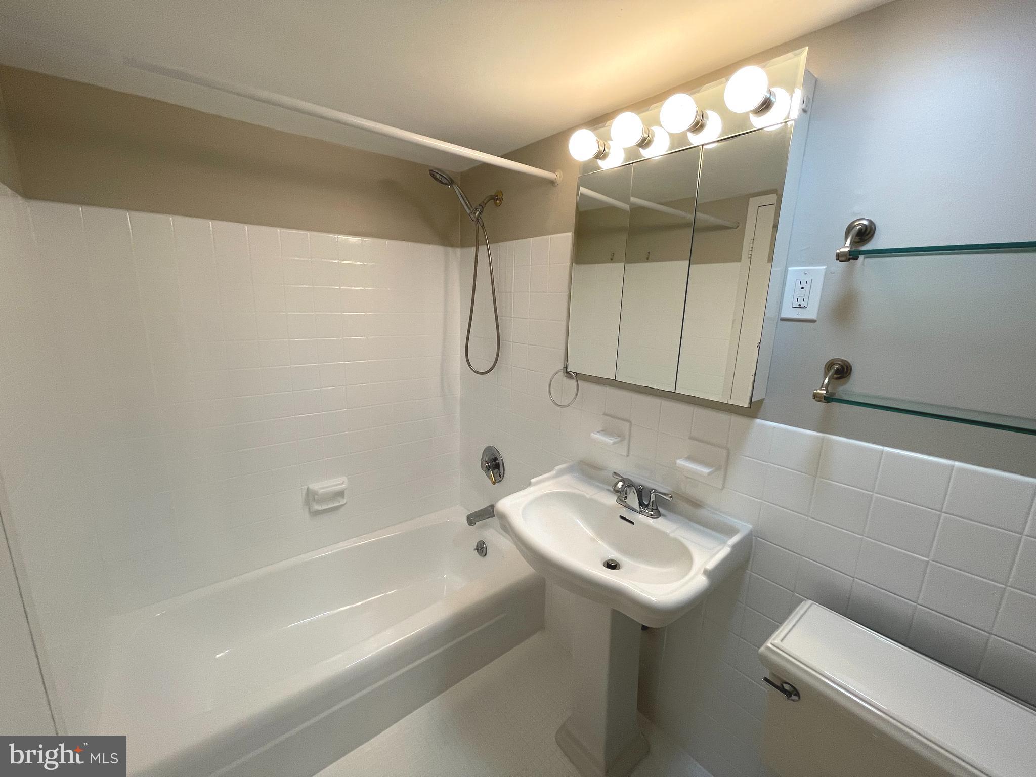 CANTERBURY SQUARE - Residential Lease