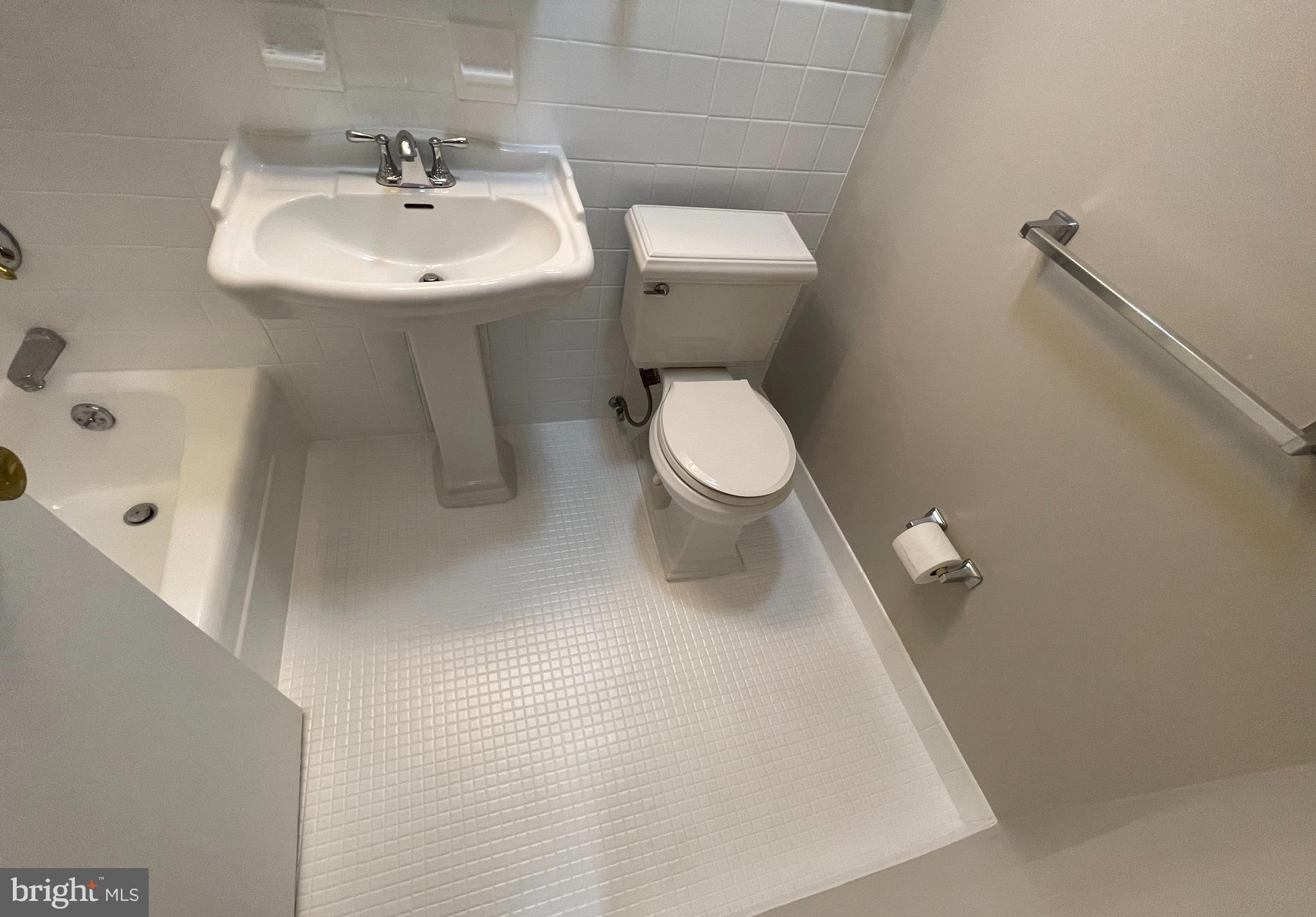 CANTERBURY SQUARE - Residential Lease