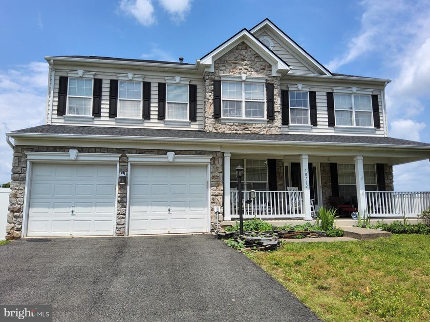 Welcome to this beautiful detached home featuring 5 Bedrooms and 2.5 Bathrooms! This home boasts a gorgeous gourmet kitchen with stainless appliances, granite counters, huge island, double wall ovens and gas cooktop. A separate living room, dining room, office/den, large family room and half bath complete the spacious, open main level. The equally spacious upper level features 5 bedrooms and two bathrooms to include a Main Bedroom Retreat with sitting area, large walk-in closet, tray ceiling and an Ensuite Bathroom. The unfinished basement offers space for all your storage needs. The backyard has a lovely patio, plenty of space for grilling/entertaining and is fully fenced. 
Tenants required to enroll in the Resident Benefit Program for an additional $35/month. Pets are case by case along with $500 Non-Refundable Pet Fee.