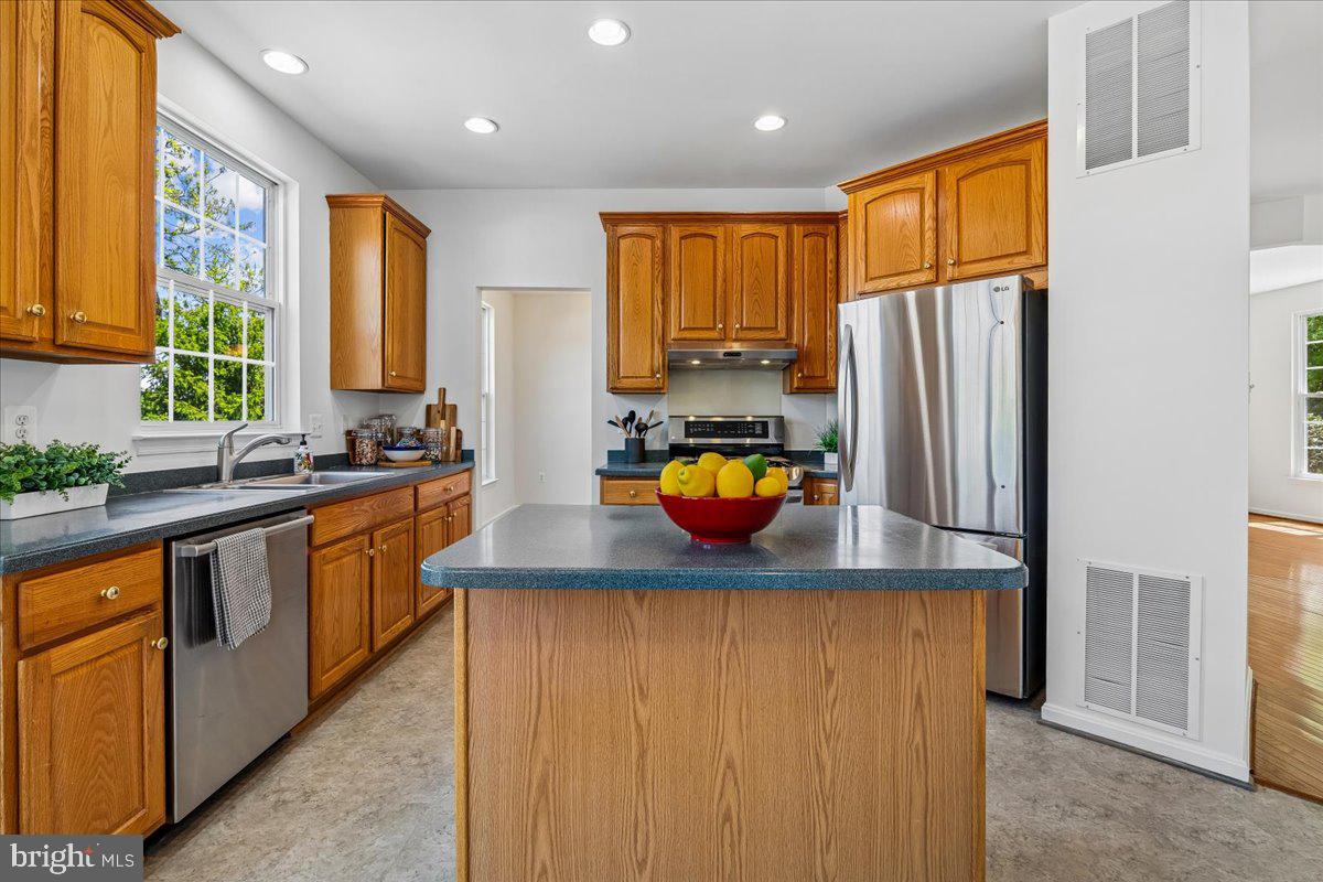 WHEATON OUTSIDE - Residential