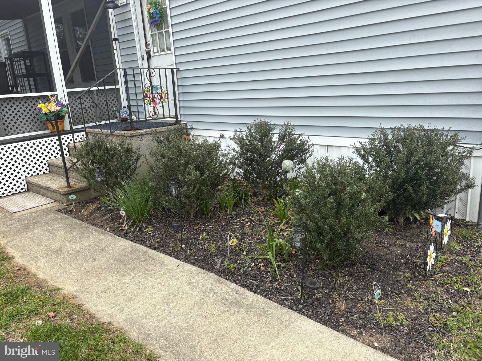 1976 N EAST AVENUE 58