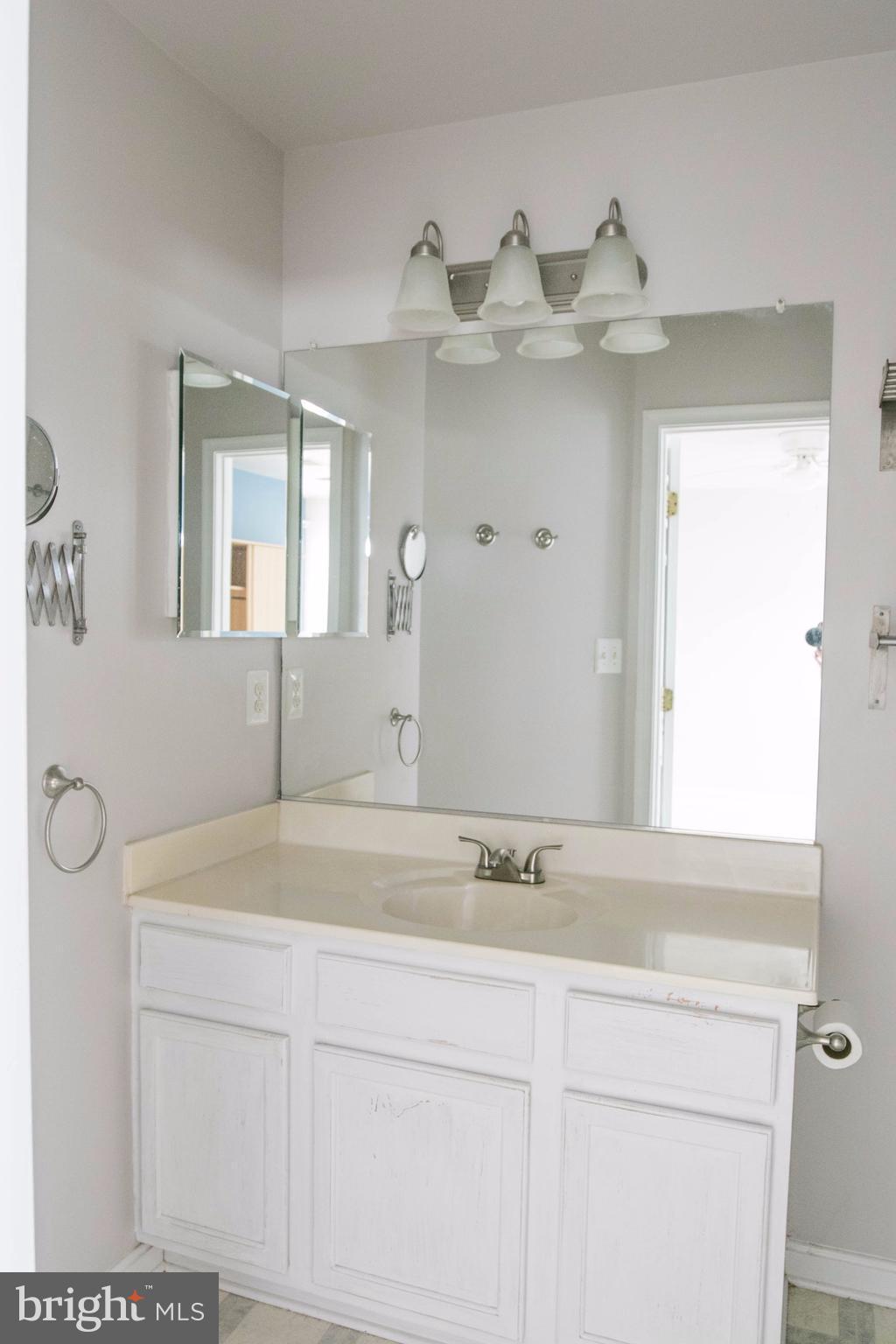 SHEFFIELD MANOR - Residential Lease