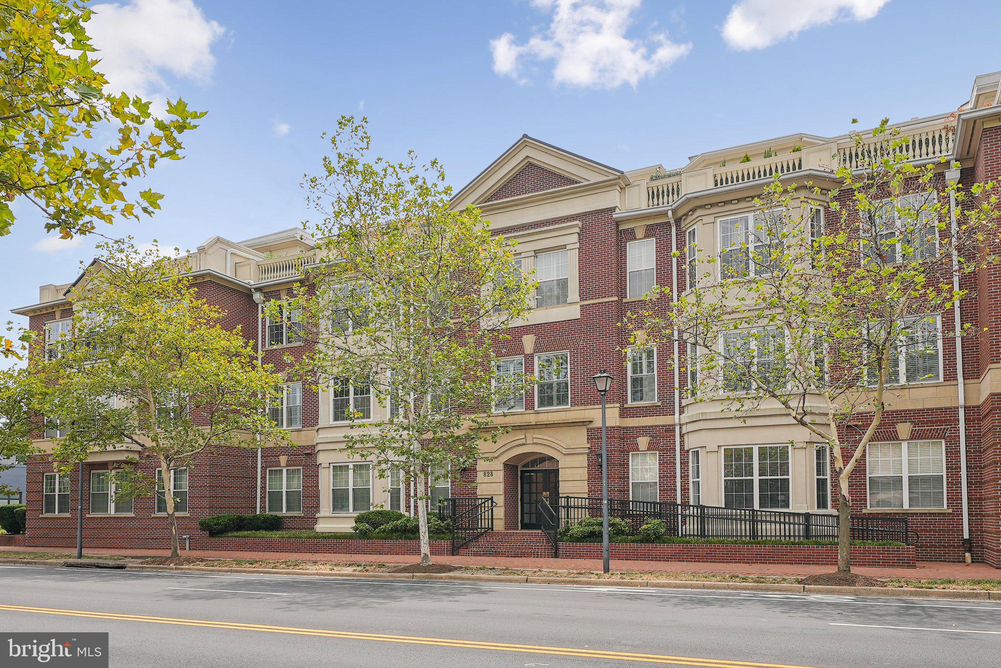 OLD TOWN CRESCENT - Residential