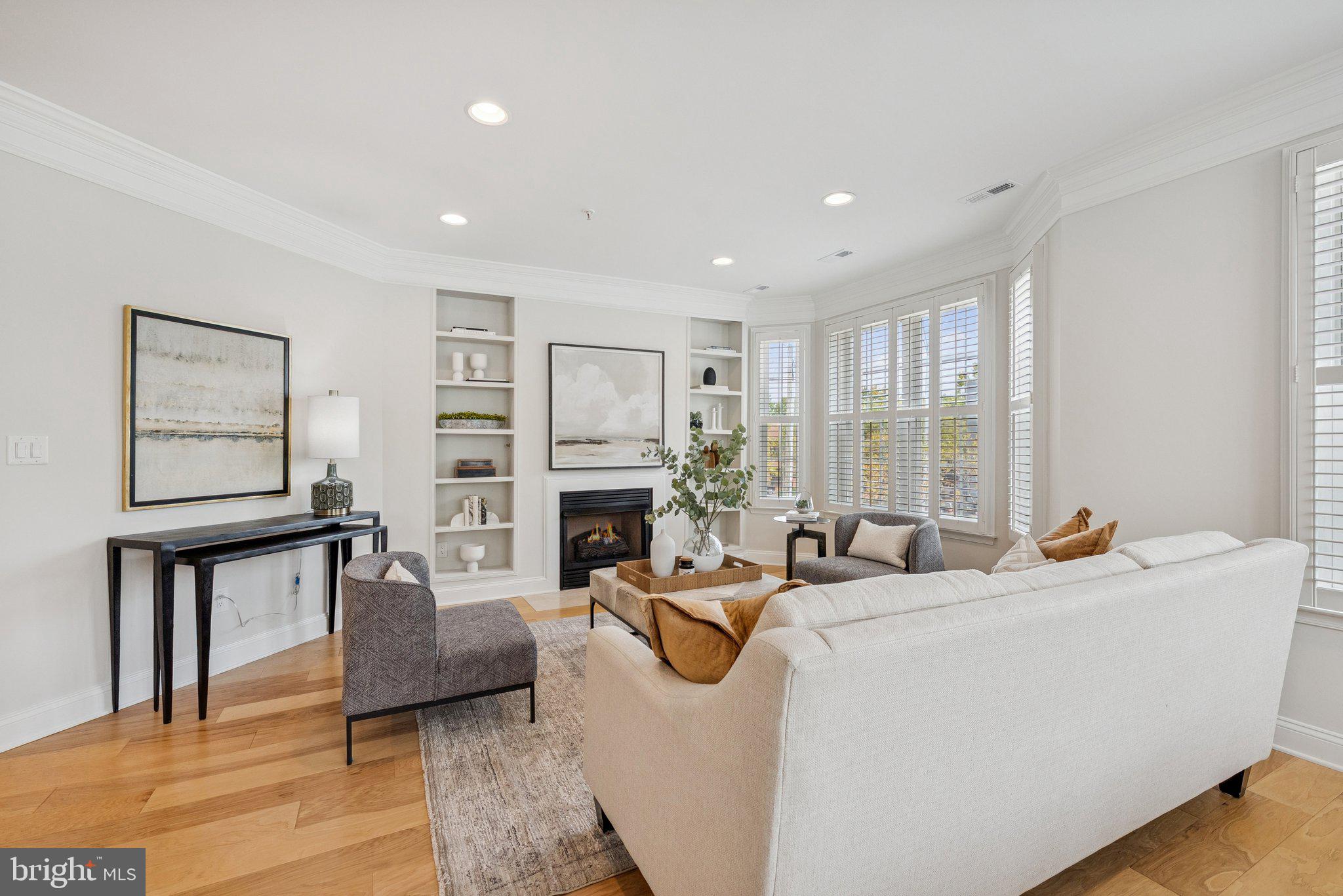 OLD TOWN CRESCENT - Residential