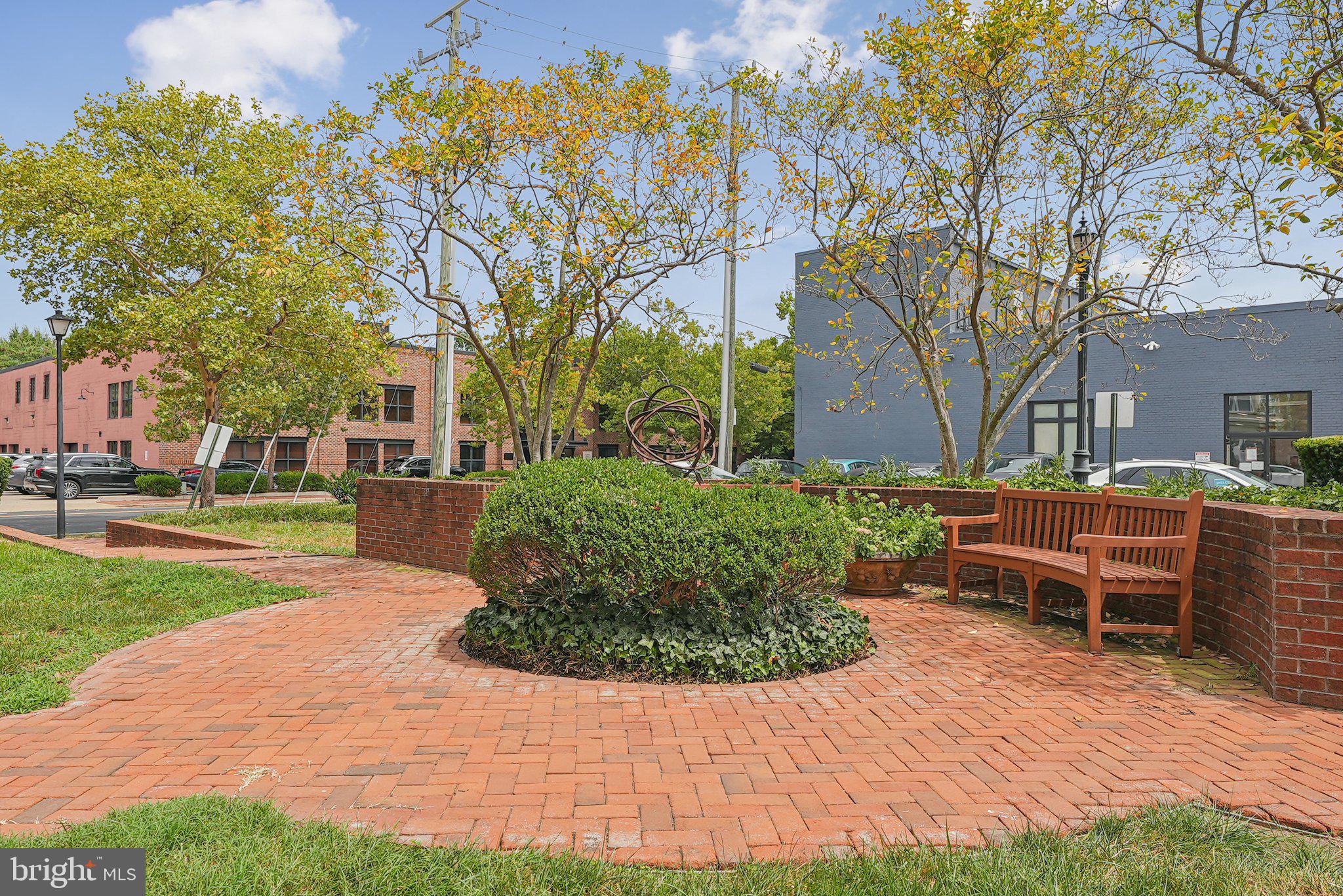 OLD TOWN CRESCENT - Residential