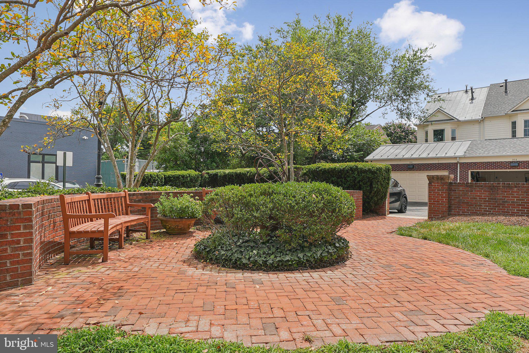 OLD TOWN CRESCENT - Residential