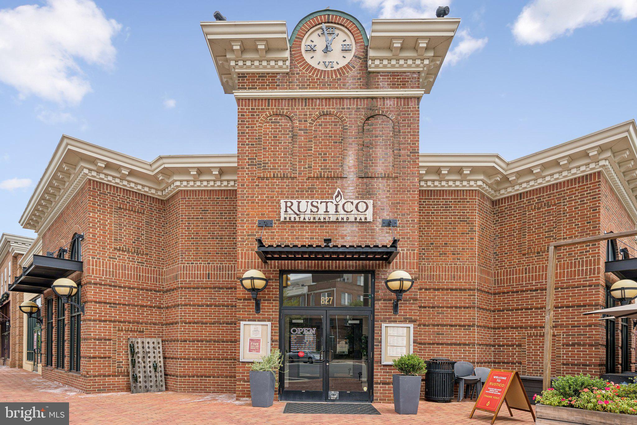 OLD TOWN CRESCENT - Residential