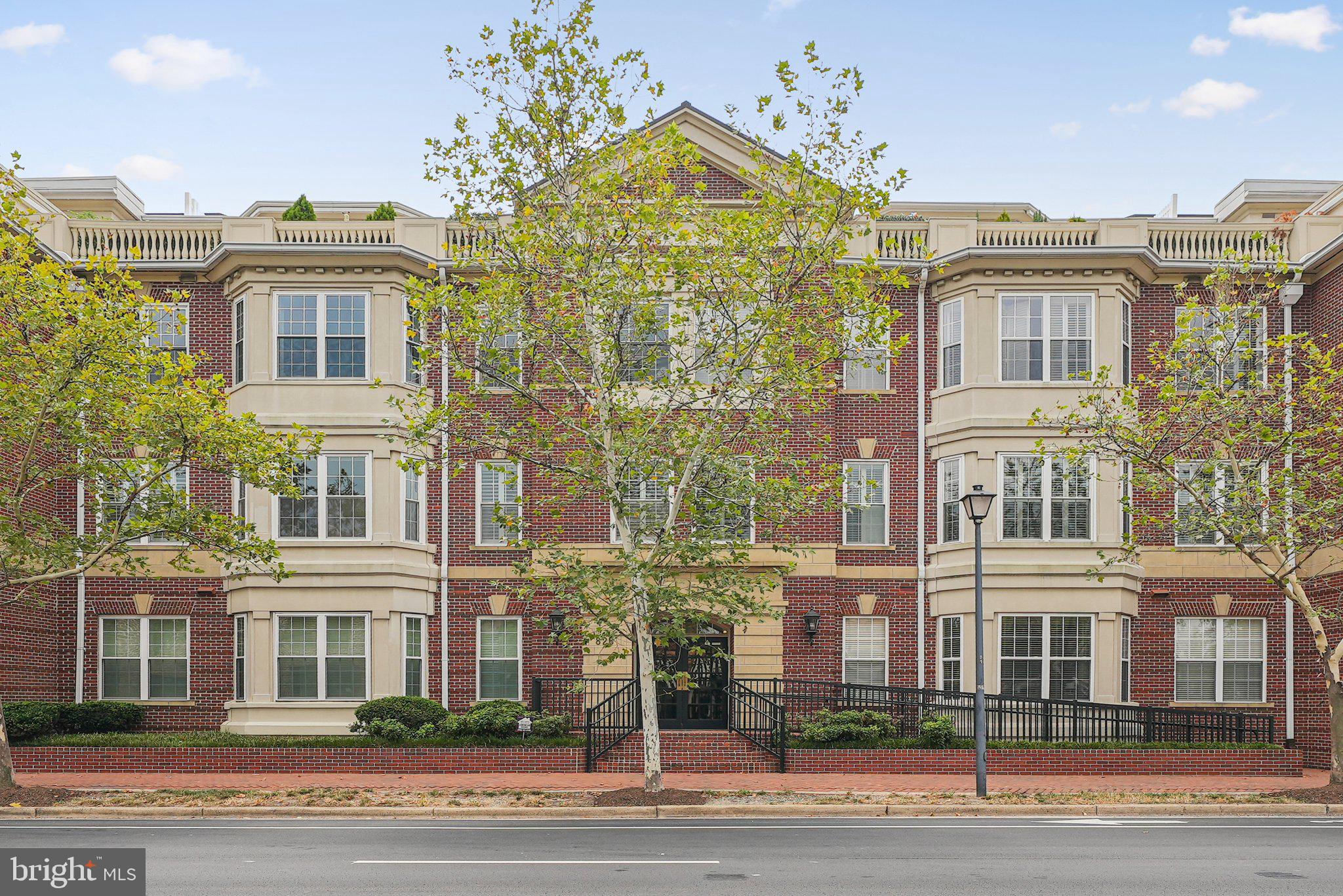 OLD TOWN CRESCENT - Residential