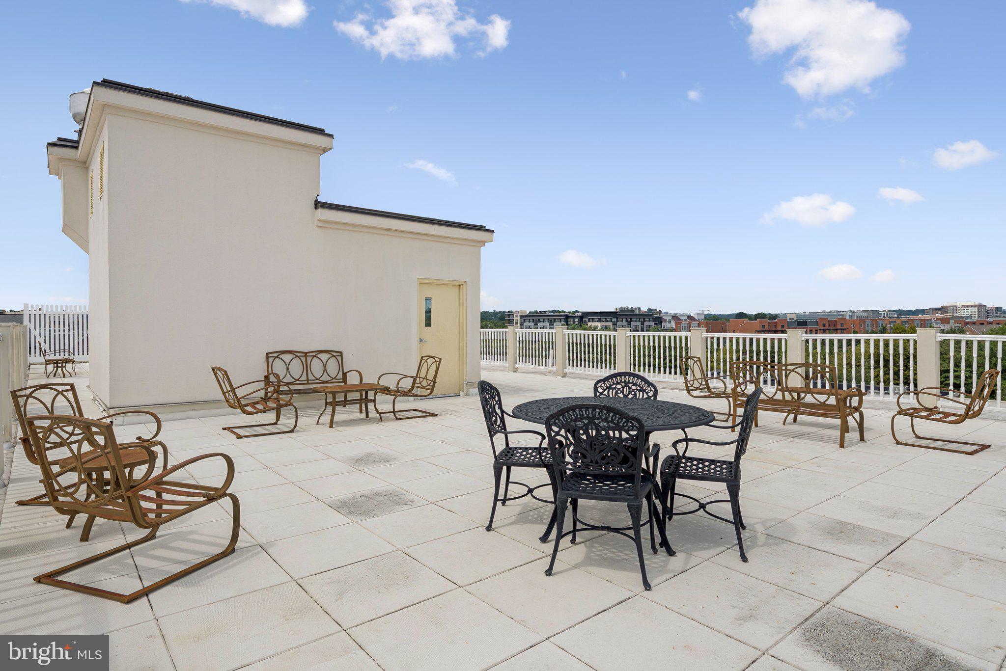 OLD TOWN CRESCENT - Residential