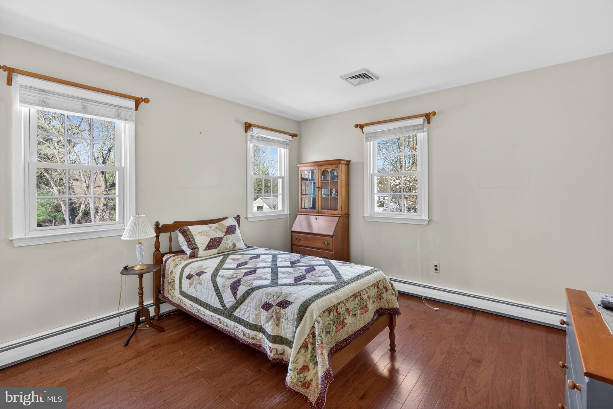 PINE VLY ESTS - Residential