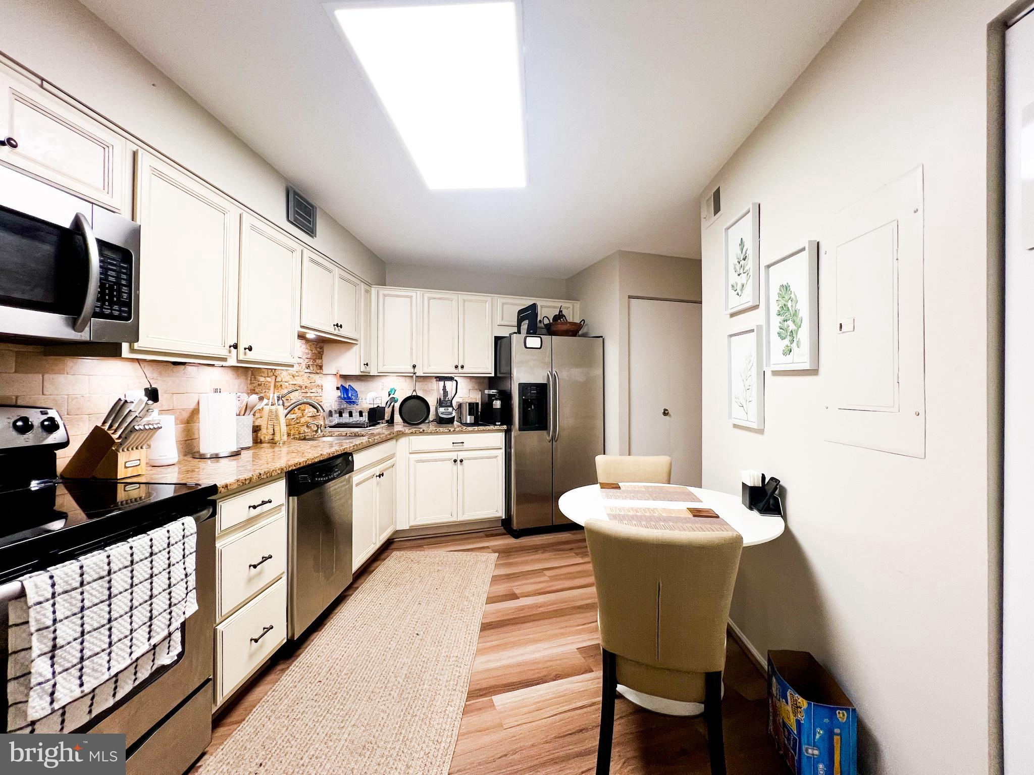 GREENS AT LEISURE WORLD - Residential