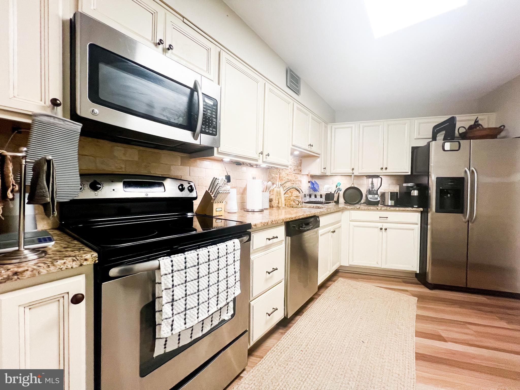 GREENS AT LEISURE WORLD - Residential