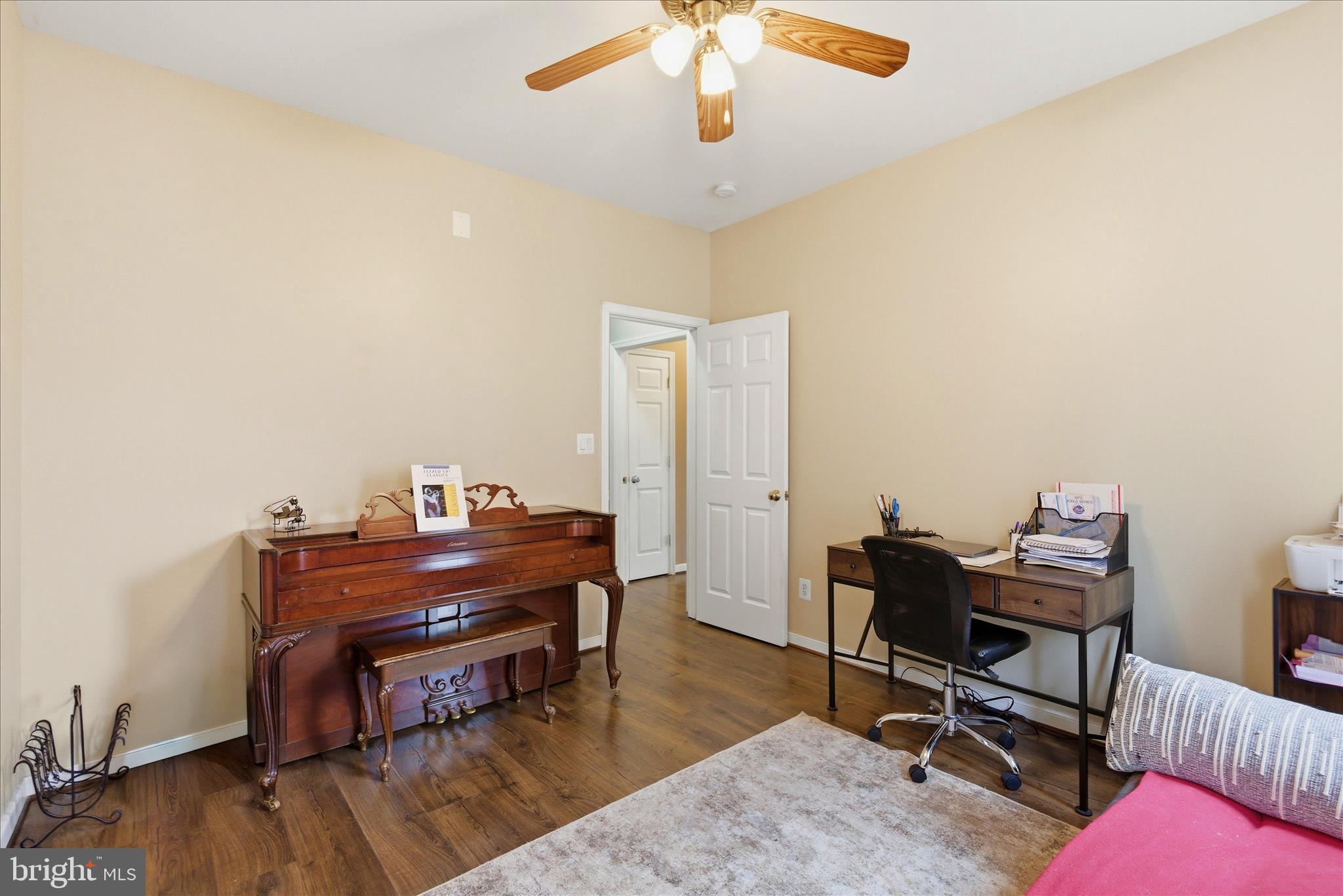 SOUTH RIDING - Residential