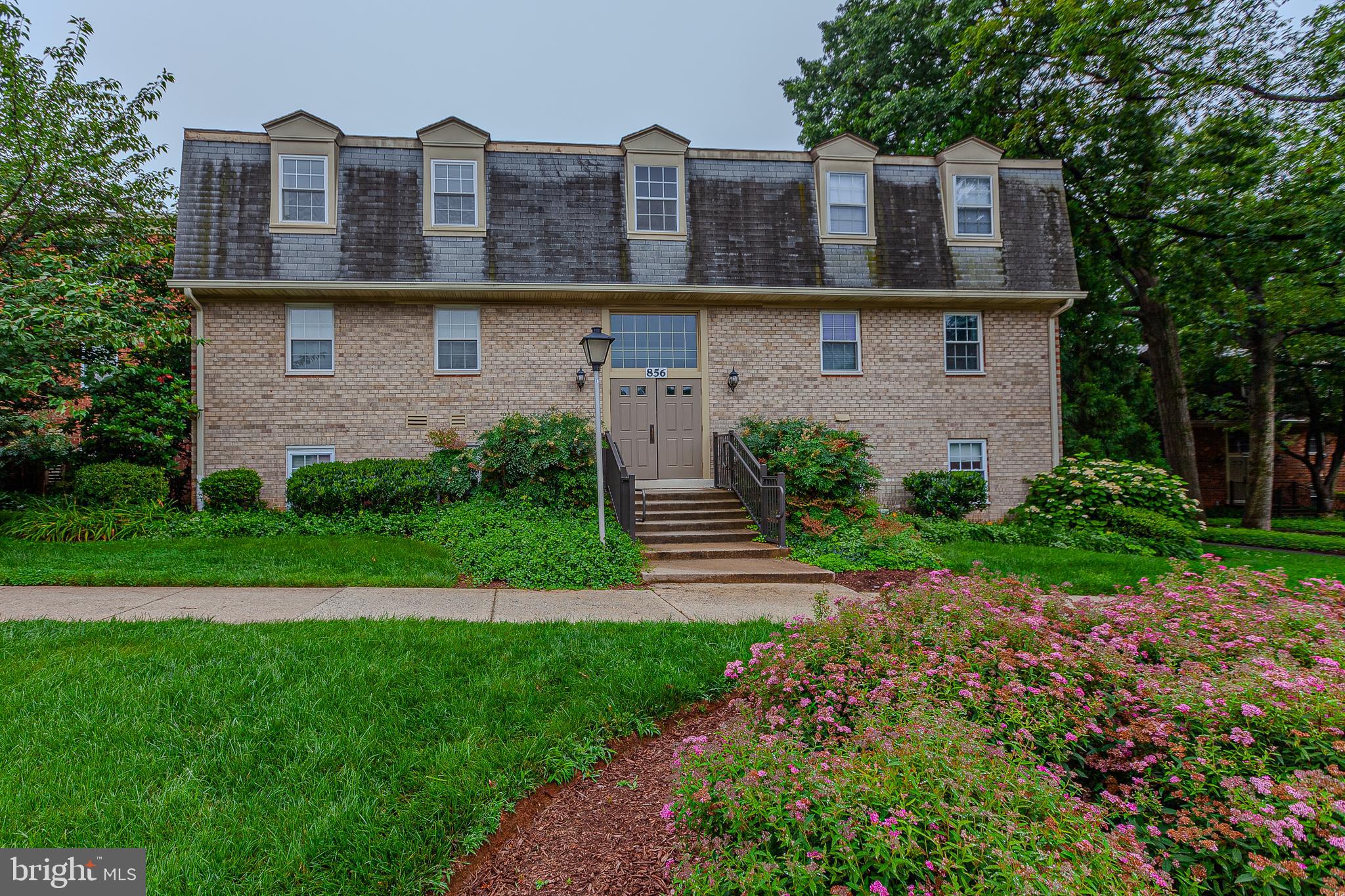 856 COLLEGE PARKWAY 856-201