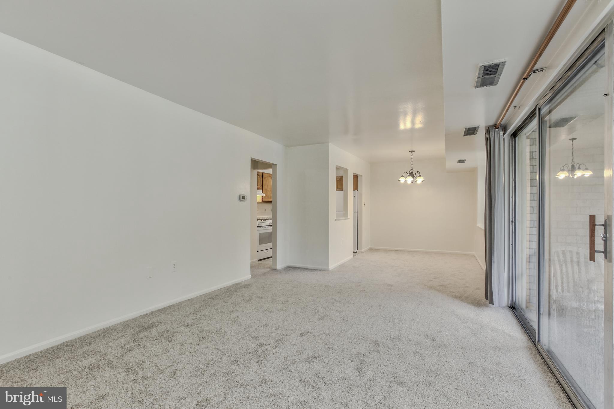 856 COLLEGE PARKWAY 856-201