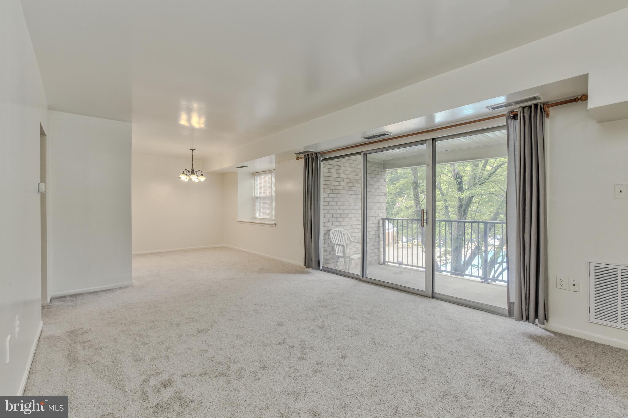 856 COLLEGE PARKWAY 856-201