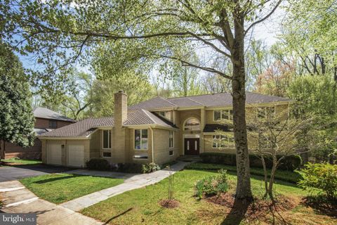 Photo of 7816 Laurel Leaf Drive, POTOMAC, MD 20854 (MLS # MDMC2169658)