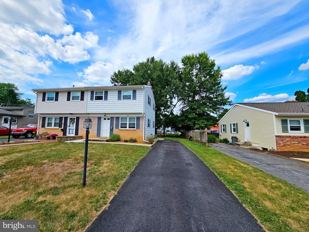 Photo of 527 Spring Avenue, Lititz, PA 17543 (MLS # PALA2052638)