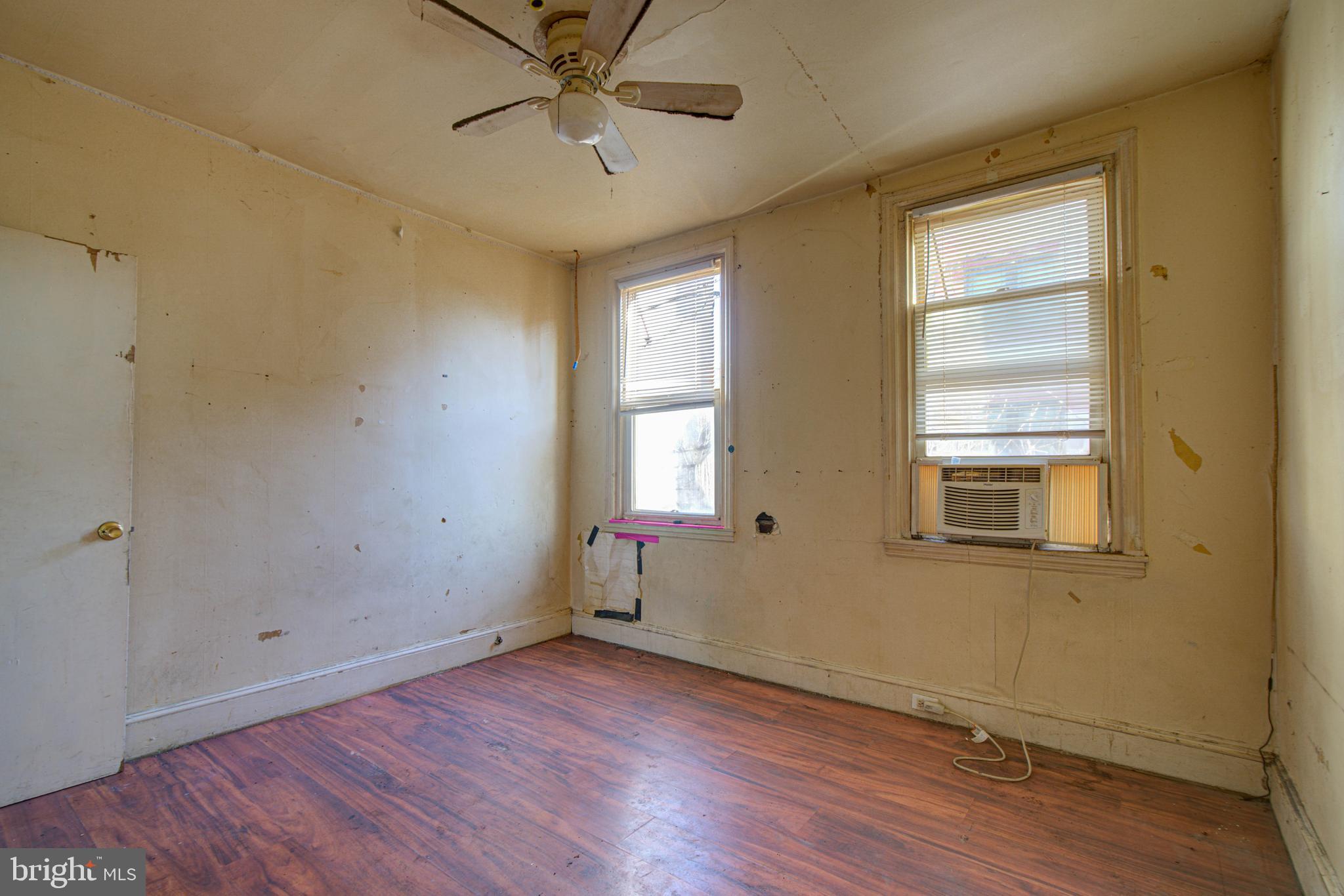 EAST KENSINGTON - Residential