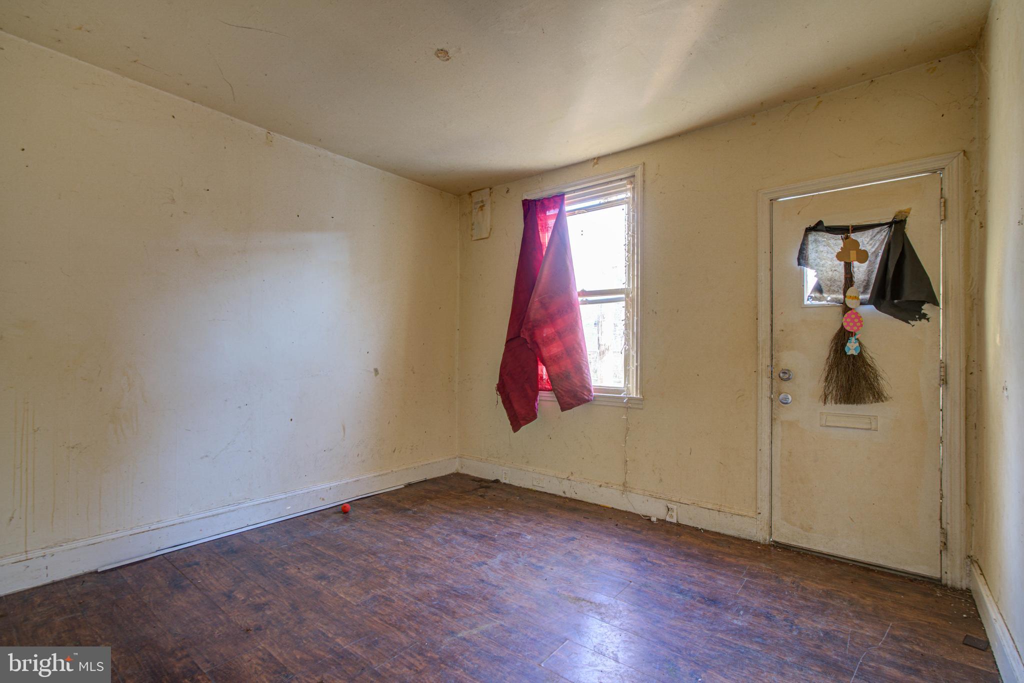 EAST KENSINGTON - Residential