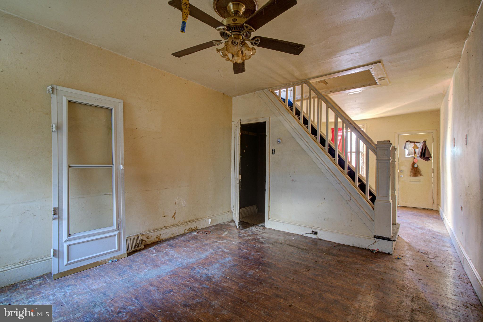 EAST KENSINGTON - Residential
