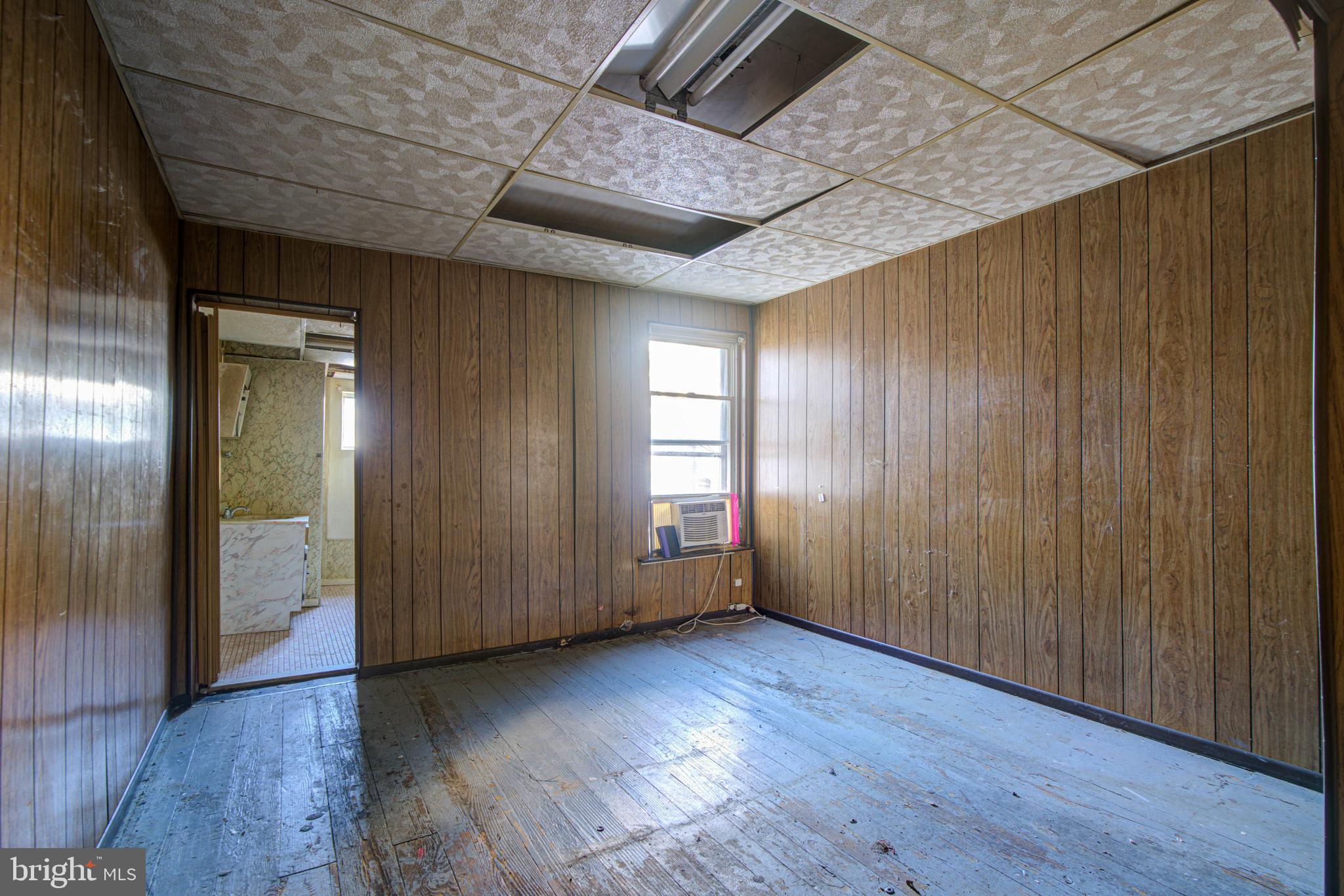 EAST KENSINGTON - Residential
