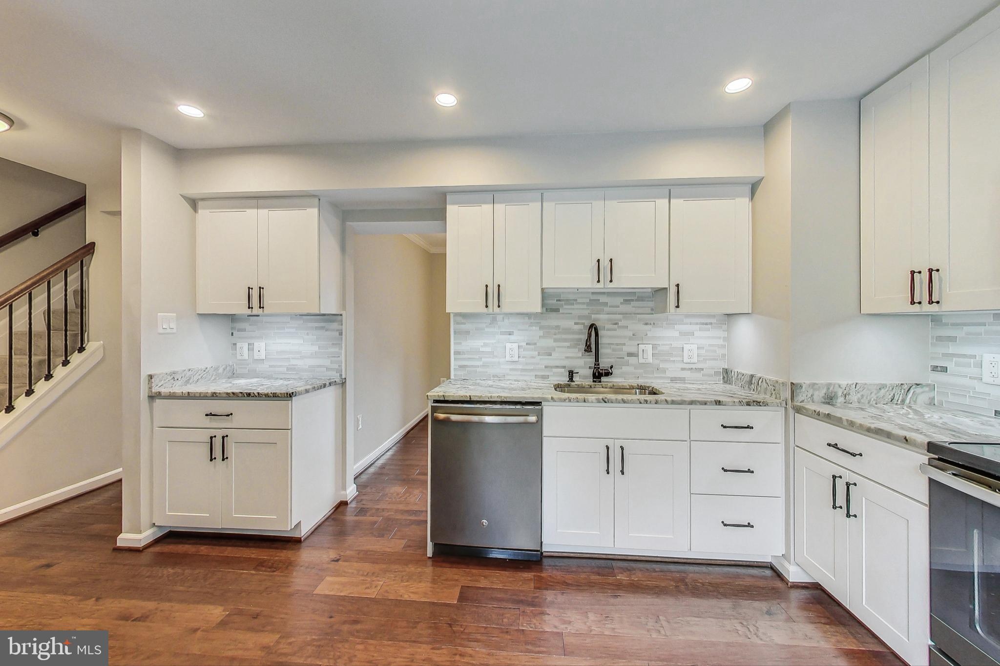 LINDEN SQUARE - Residential