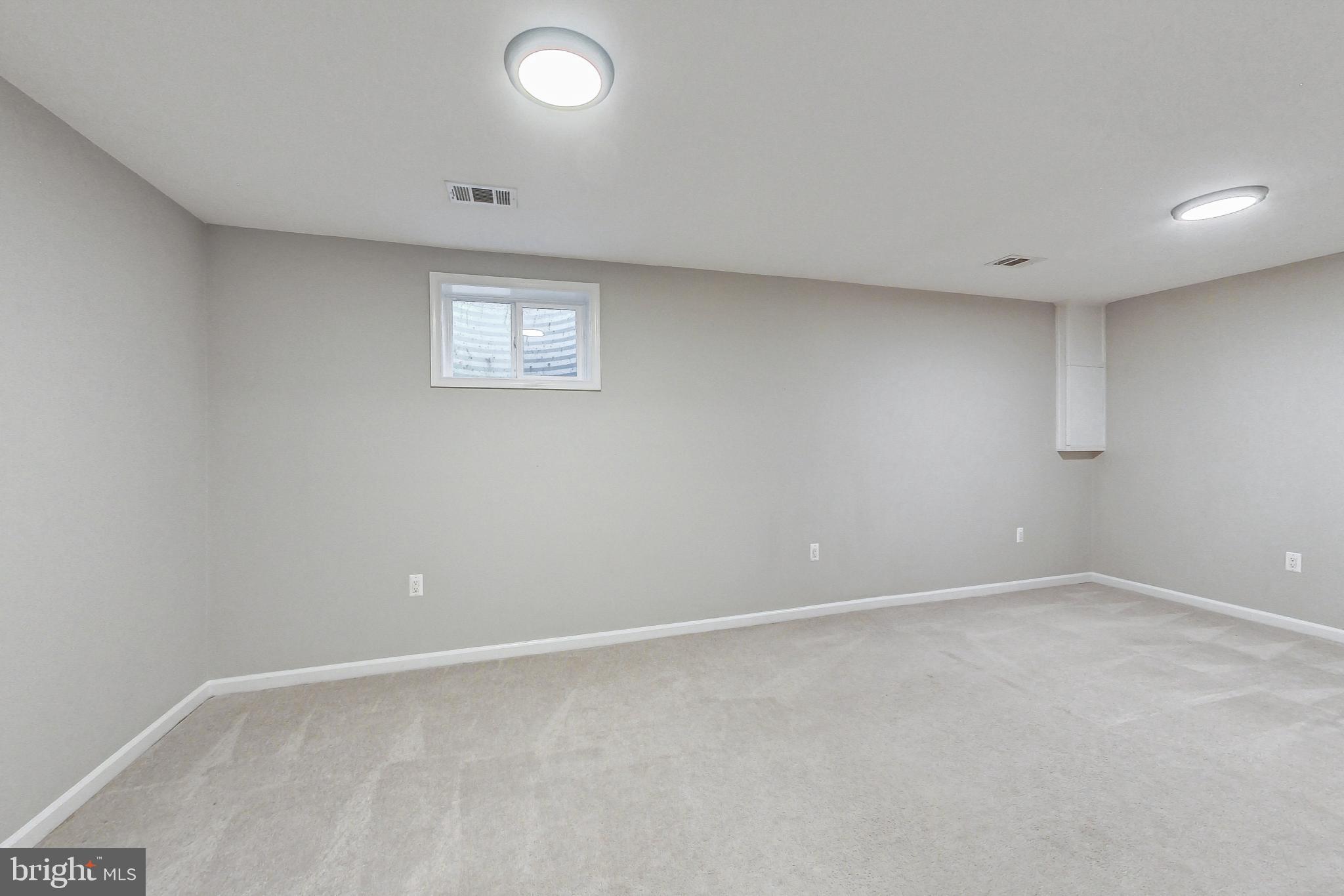 LINDEN SQUARE - Residential