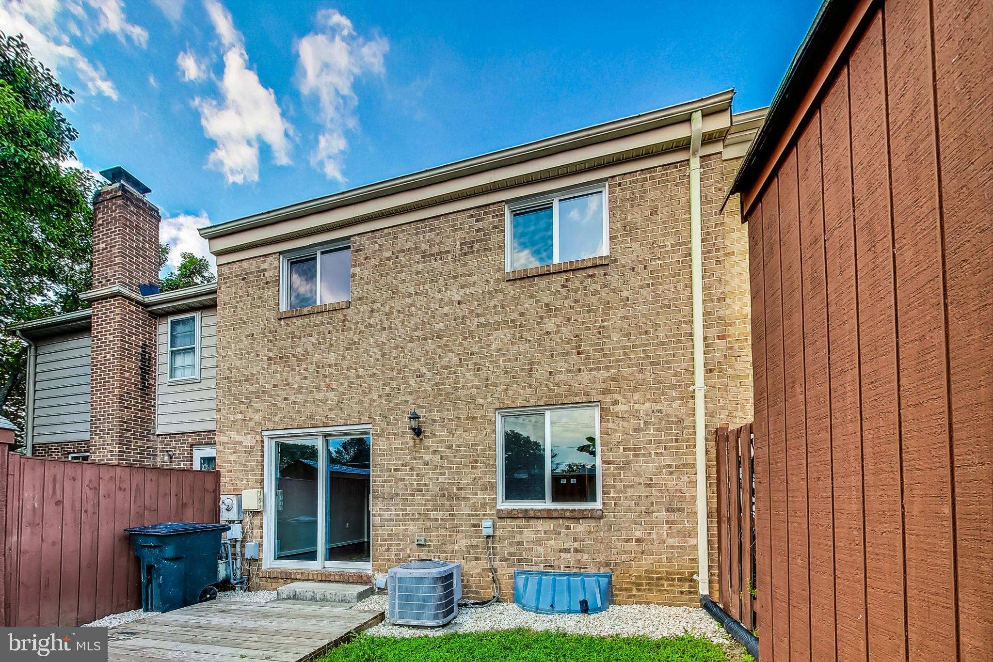 LINDEN SQUARE - Residential