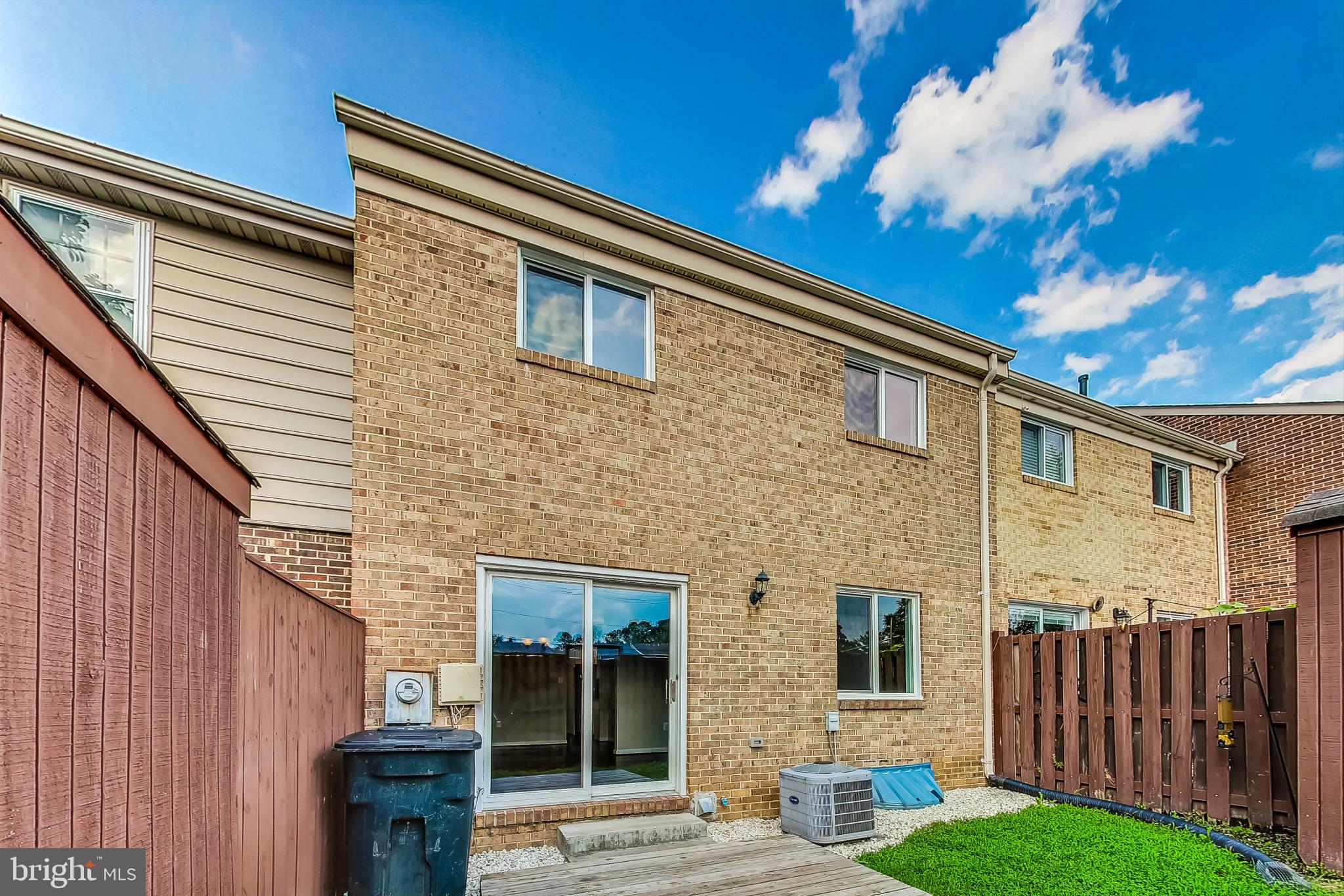 LINDEN SQUARE - Residential