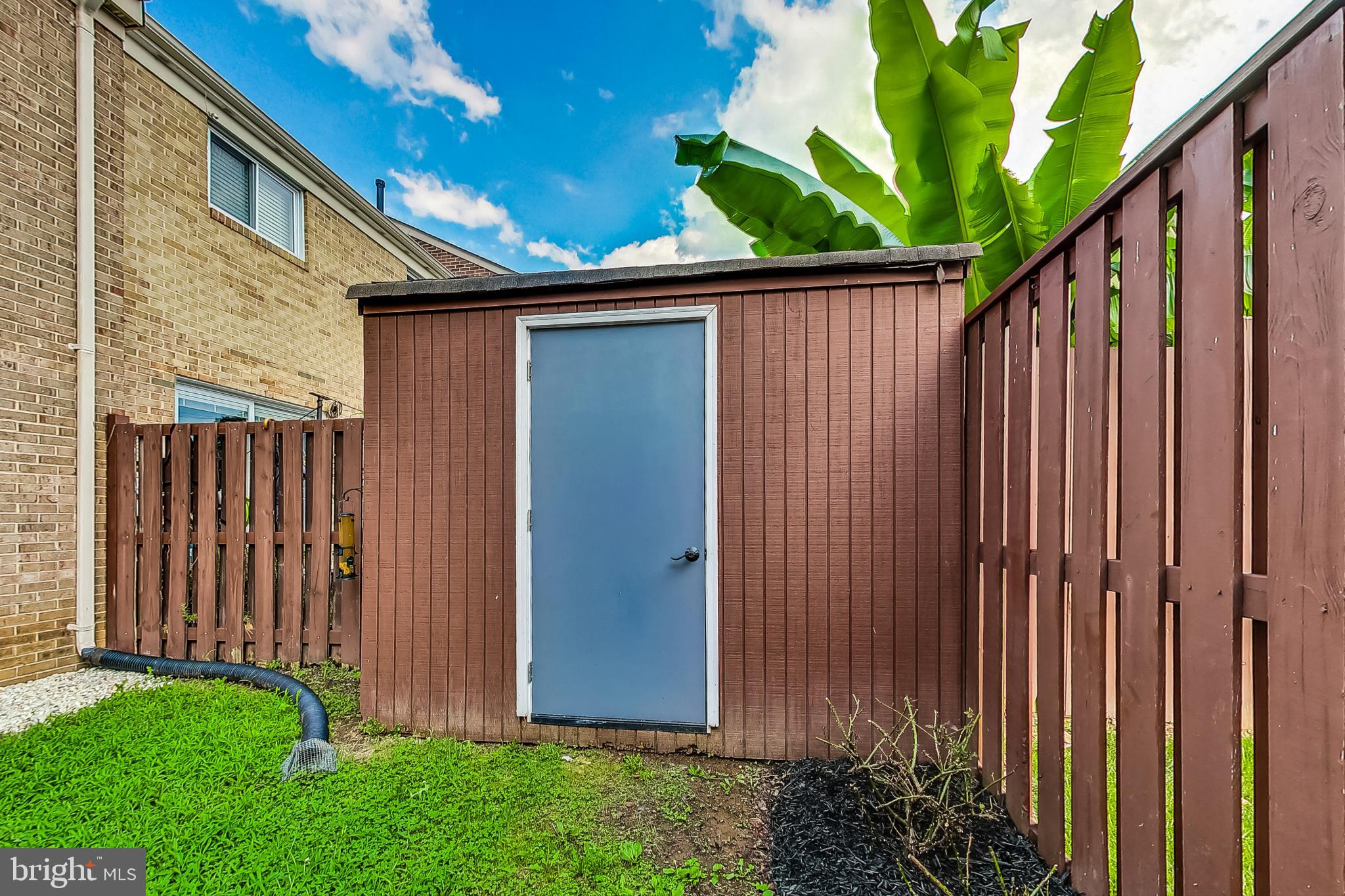 LINDEN SQUARE - Residential