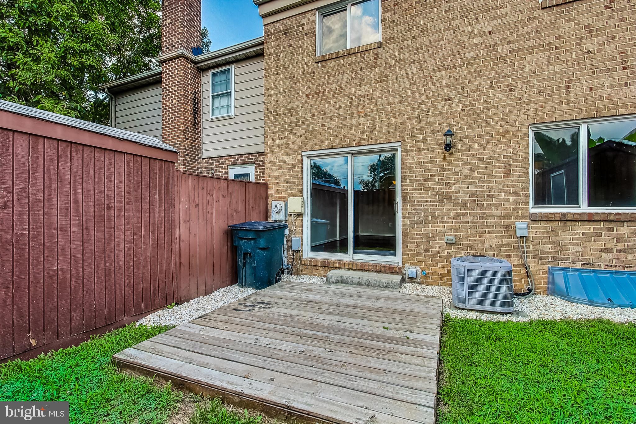 LINDEN SQUARE - Residential