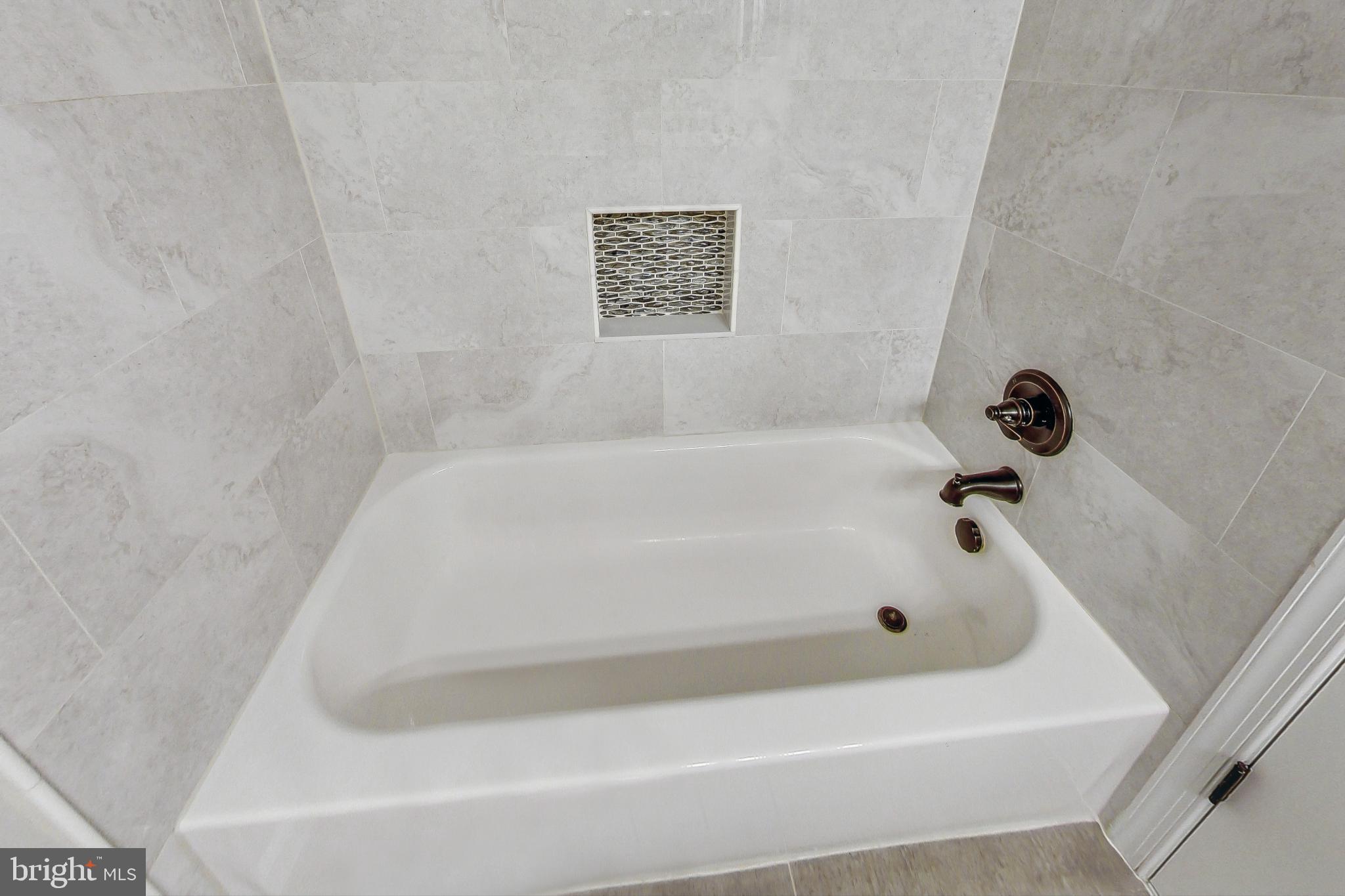 LINDEN SQUARE - Residential