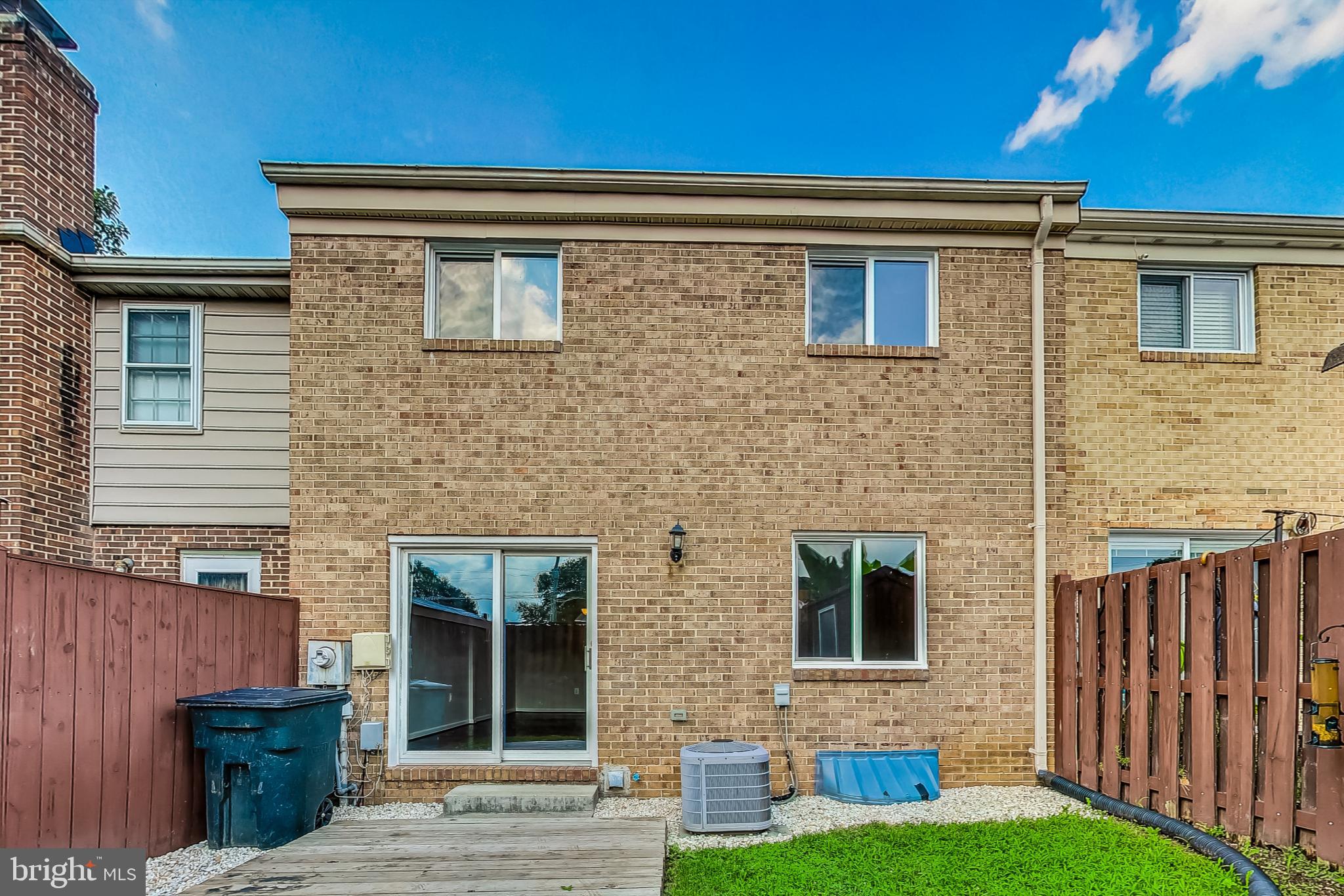 LINDEN SQUARE - Residential