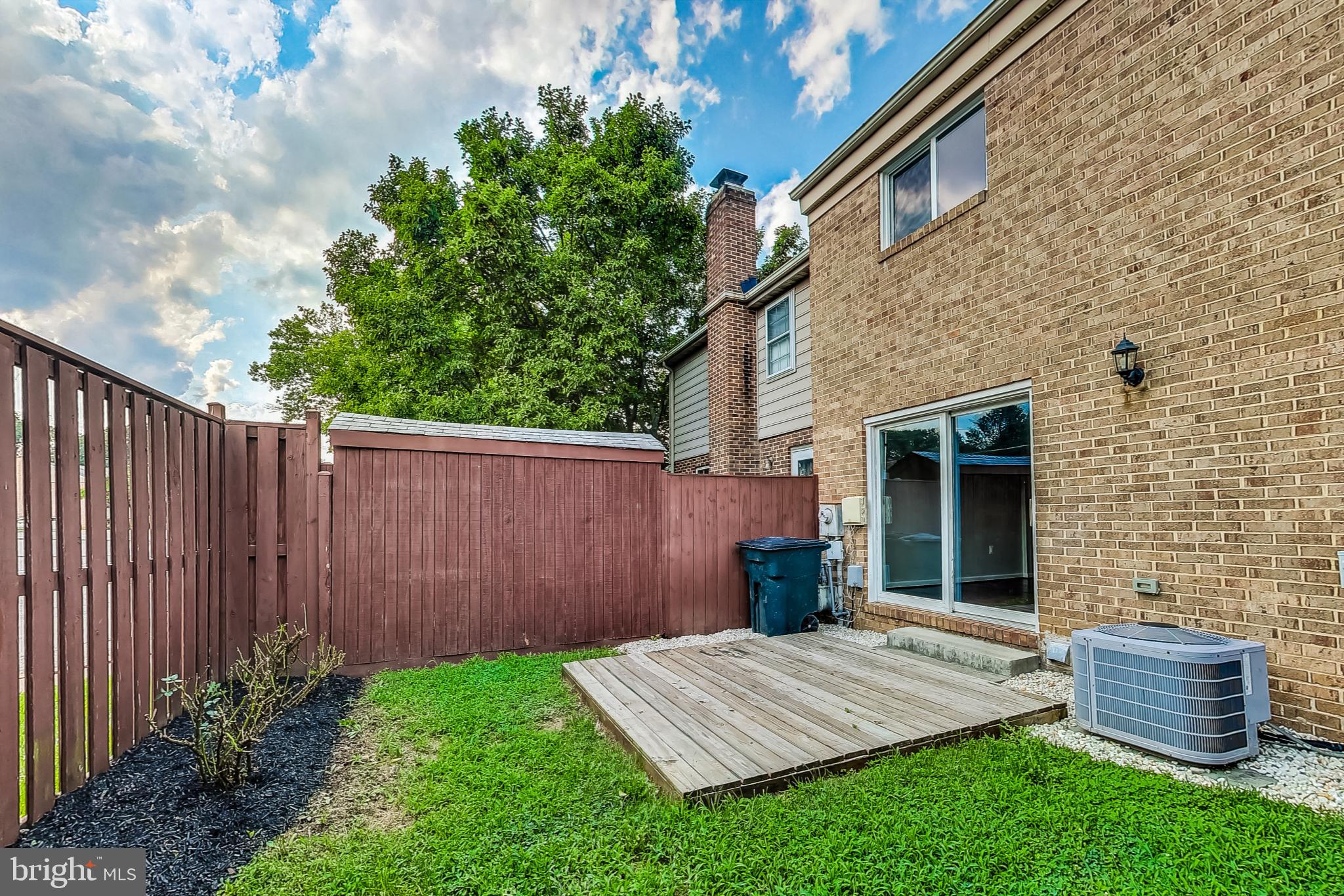 LINDEN SQUARE - Residential