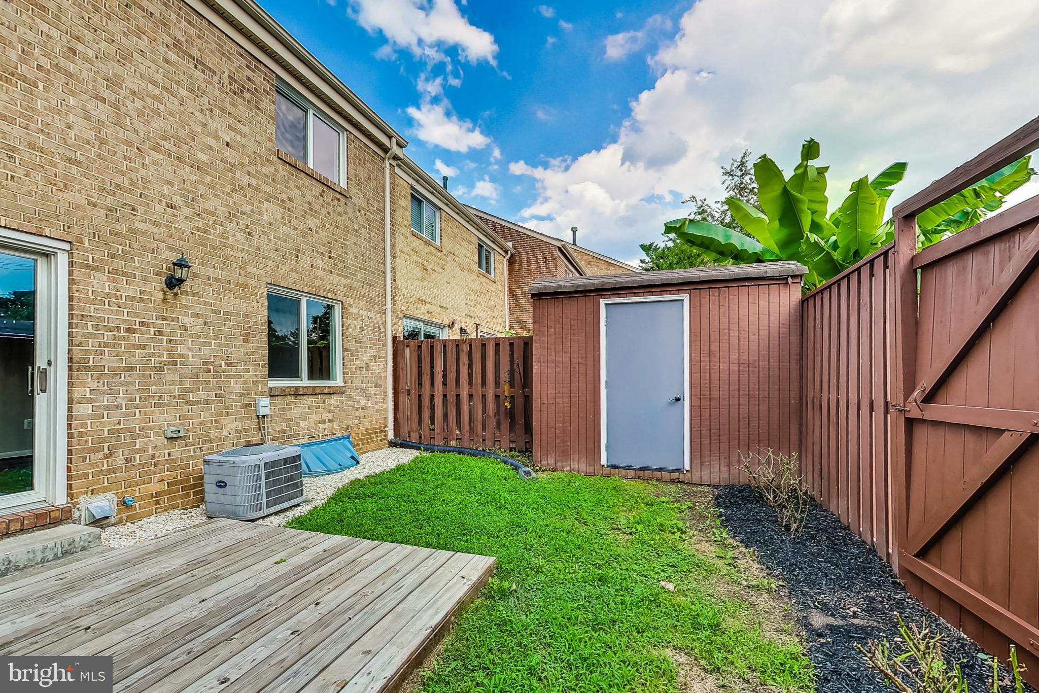 LINDEN SQUARE - Residential