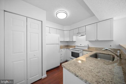 TIERS OF MANCHESTER LAKES - Residential Lease