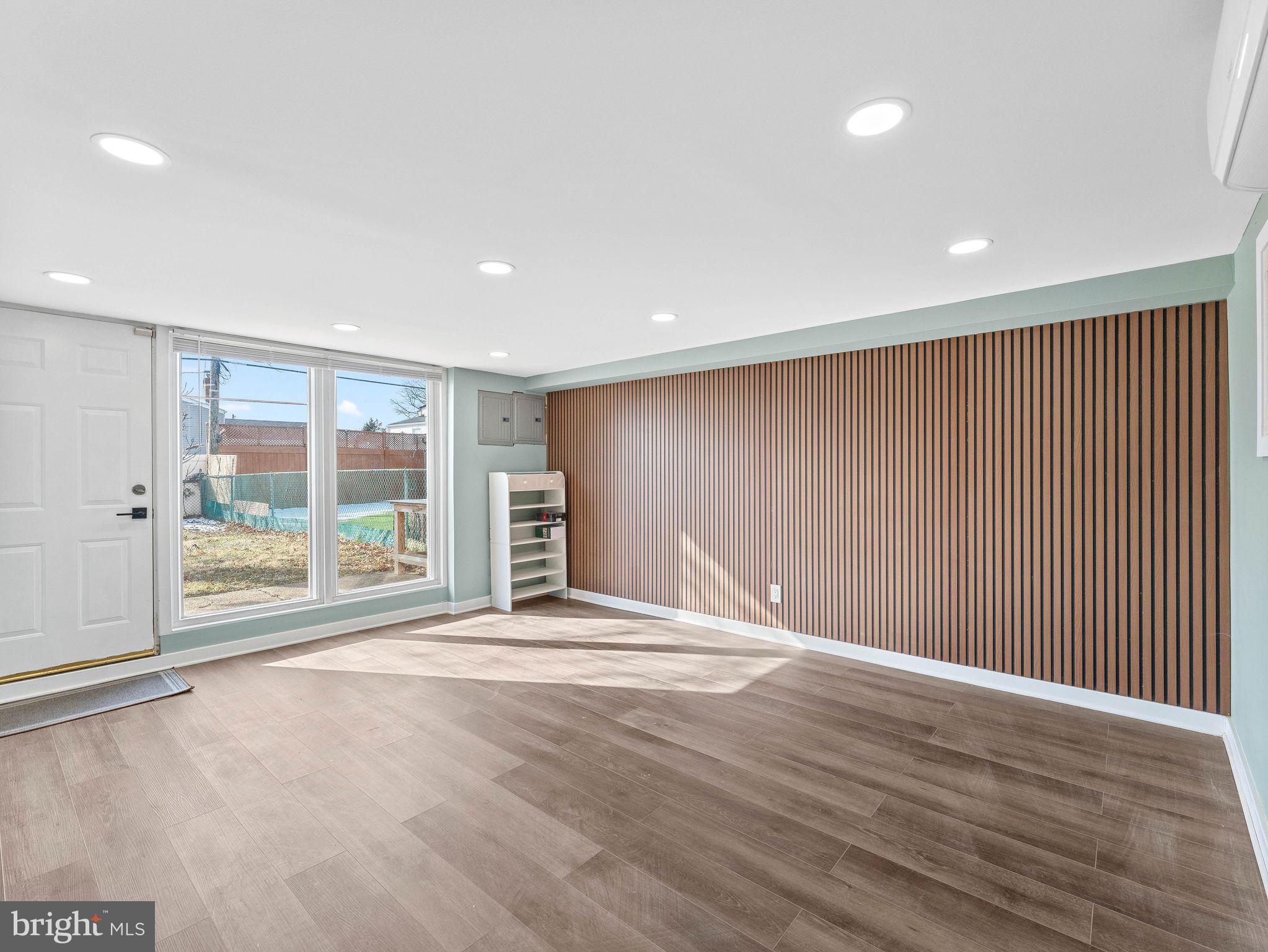 BUSTLETON - Residential