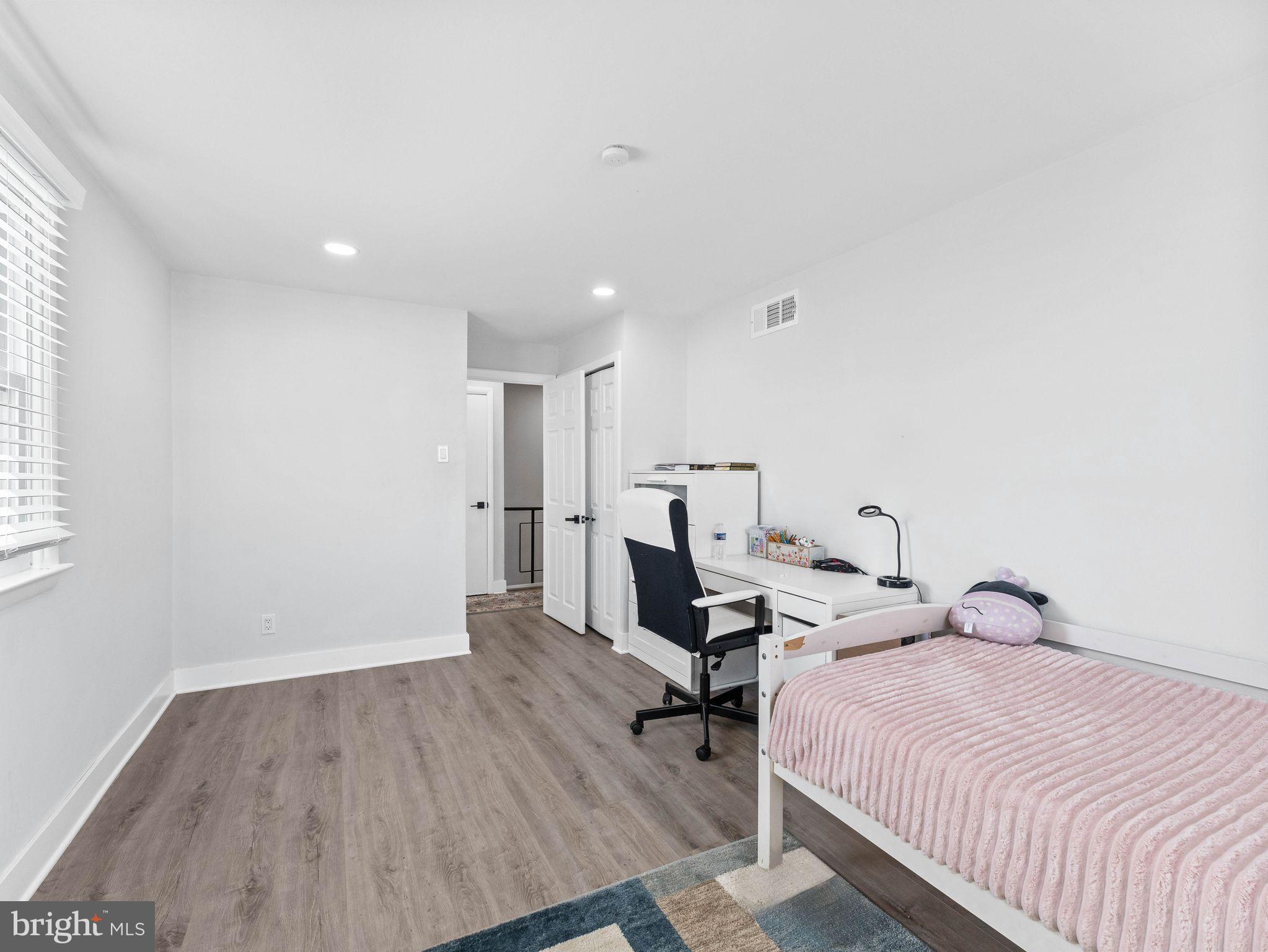 BUSTLETON - Residential