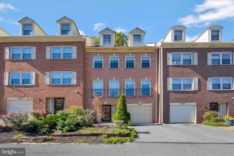 Photo of 3542 S George Mason Drive #25, ALEXANDRIA, VA 22302 (MLS # VAFX2309326)
