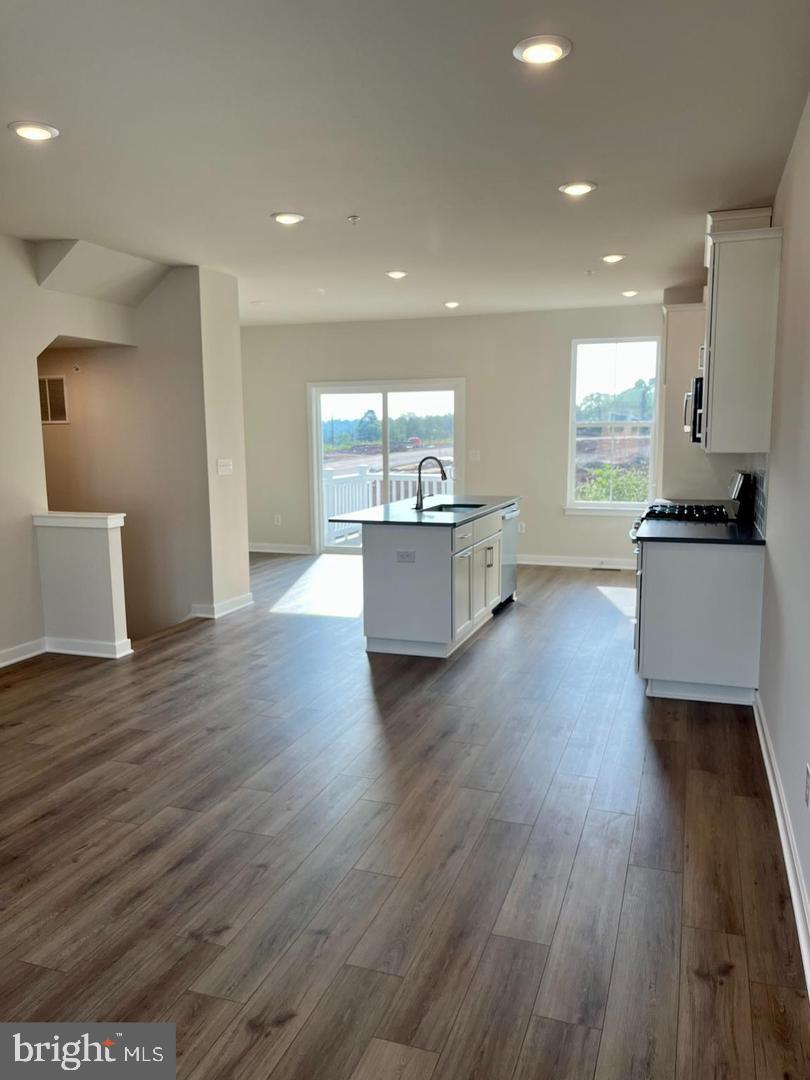 VILLAGES AT SPRING HILL - Residential Lease