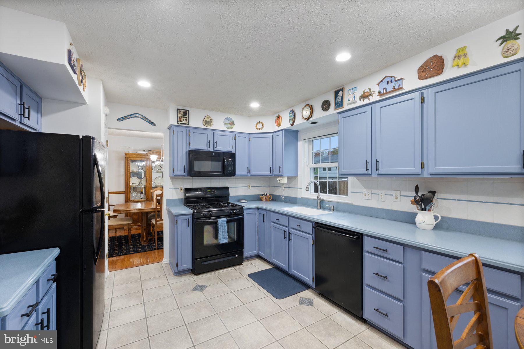 FOUR SEASONS ESTATES - Residential