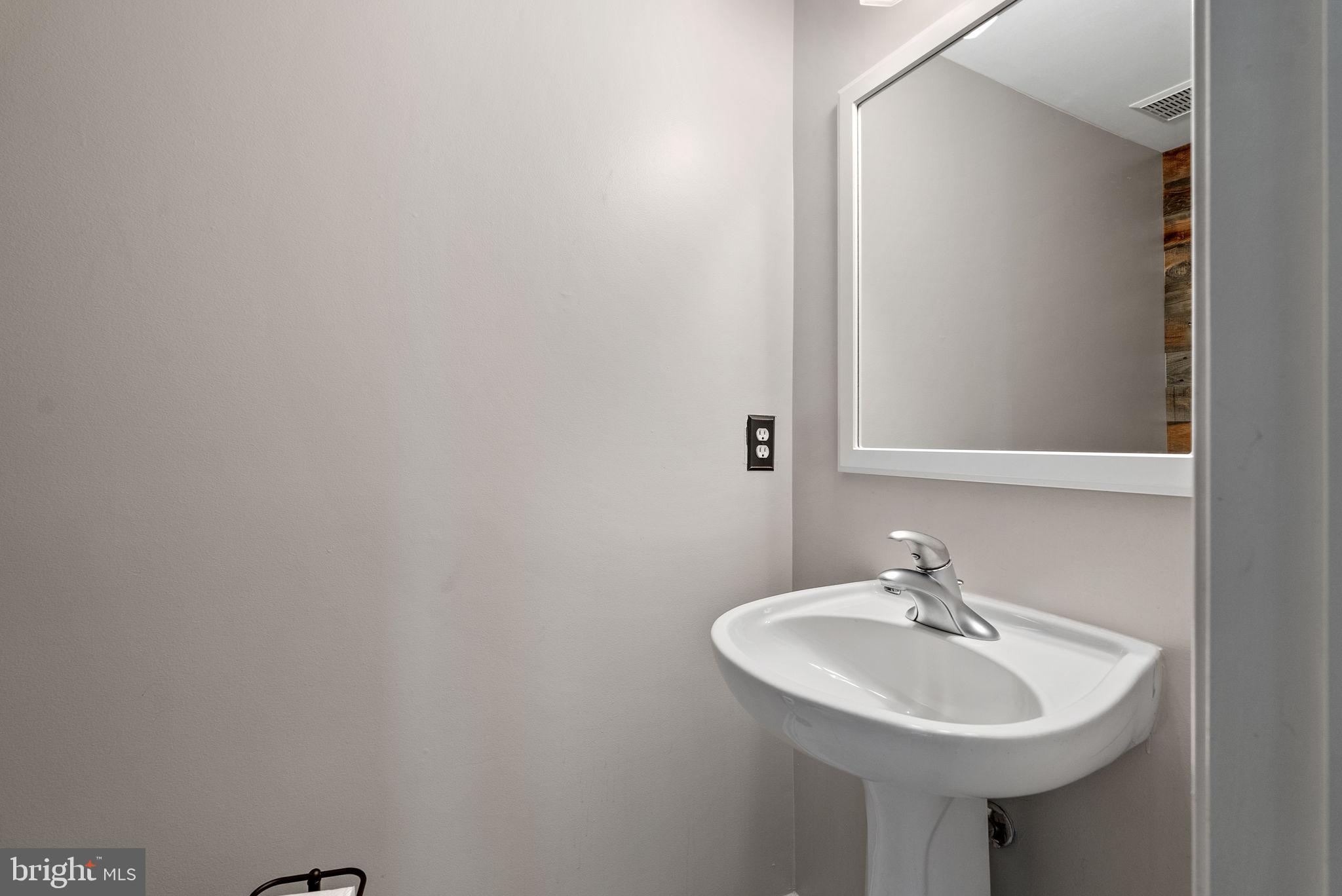 GOVERNORS GROVE - Residential Lease