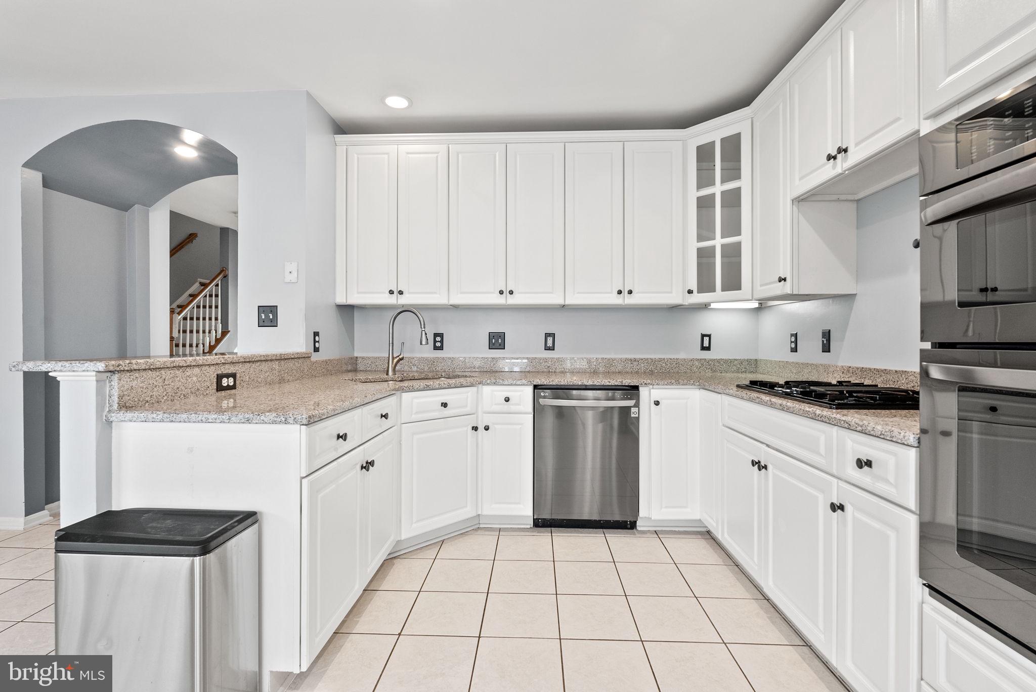 GOVERNORS GROVE - Residential Lease