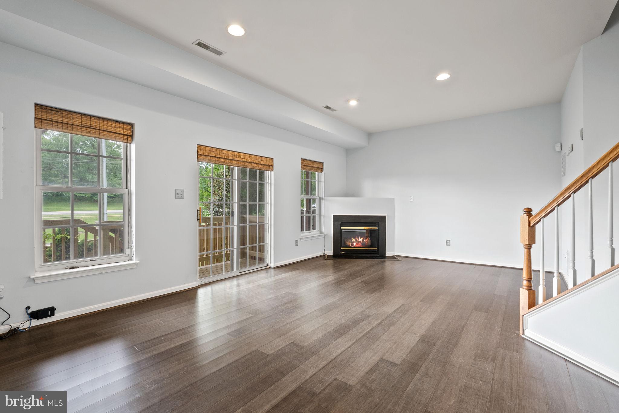 GOVERNORS GROVE - Residential Lease