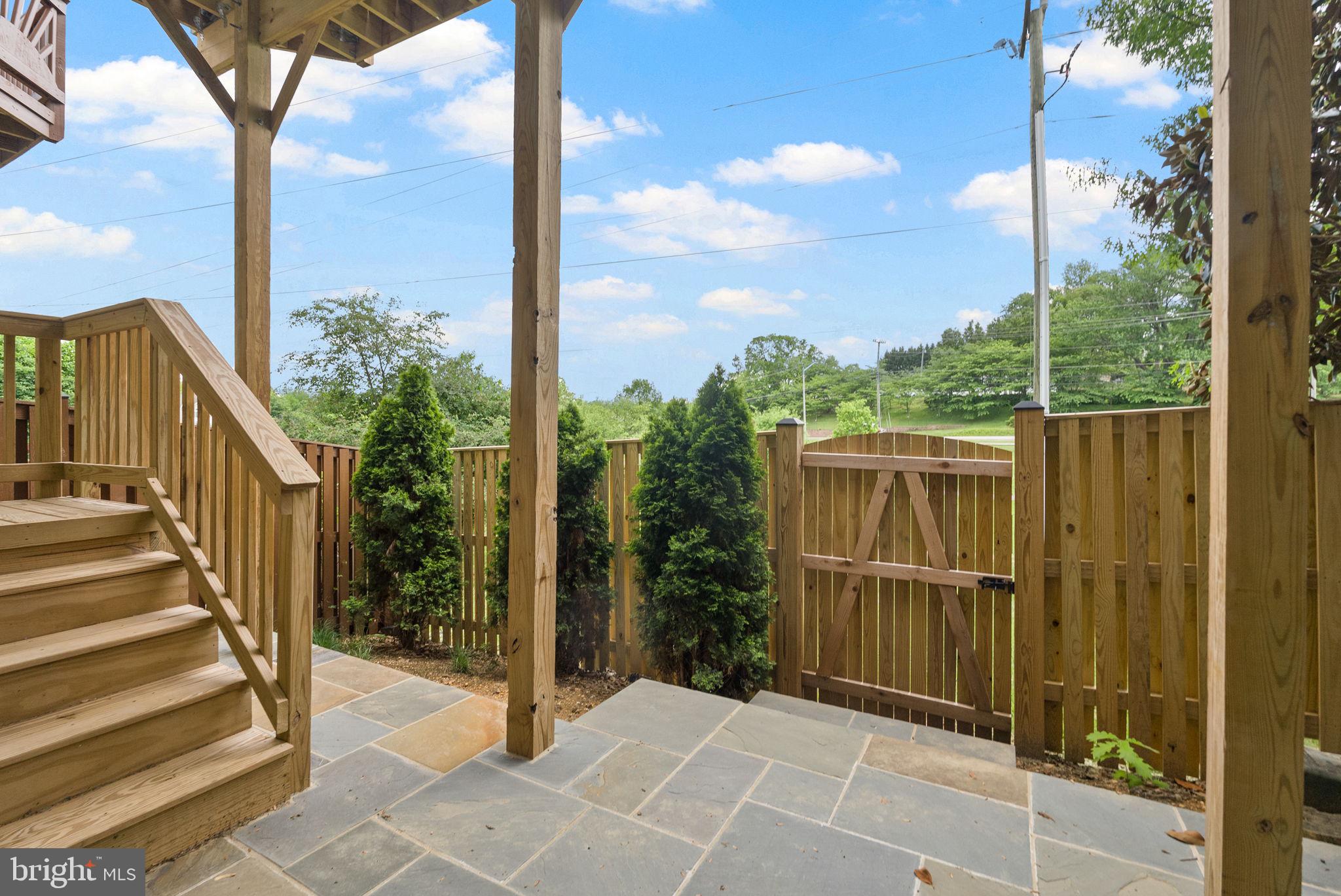 GOVERNORS GROVE - Residential Lease