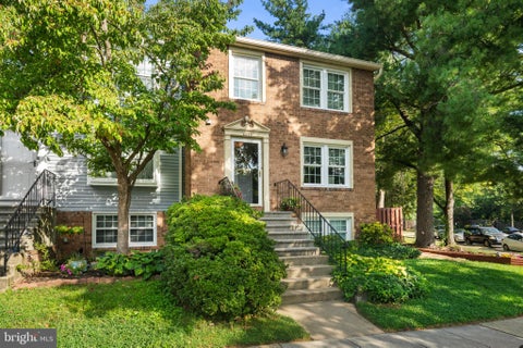 Photo of 5300 Harbor Court Drive W, ALEXANDRIA, VA 22315 (MLS # VAFX2338886)